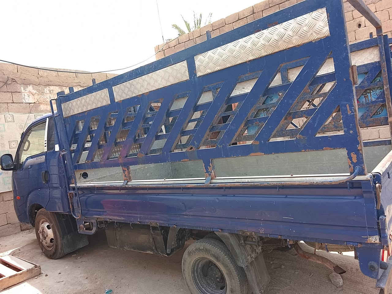 السلام عليكم سياره فحل مسكر مديل 15سيارة خير من الله شاصي كير محرك كفالة تبريد عايزة مصطرة العنوان بصرة شط العرب ***********1
