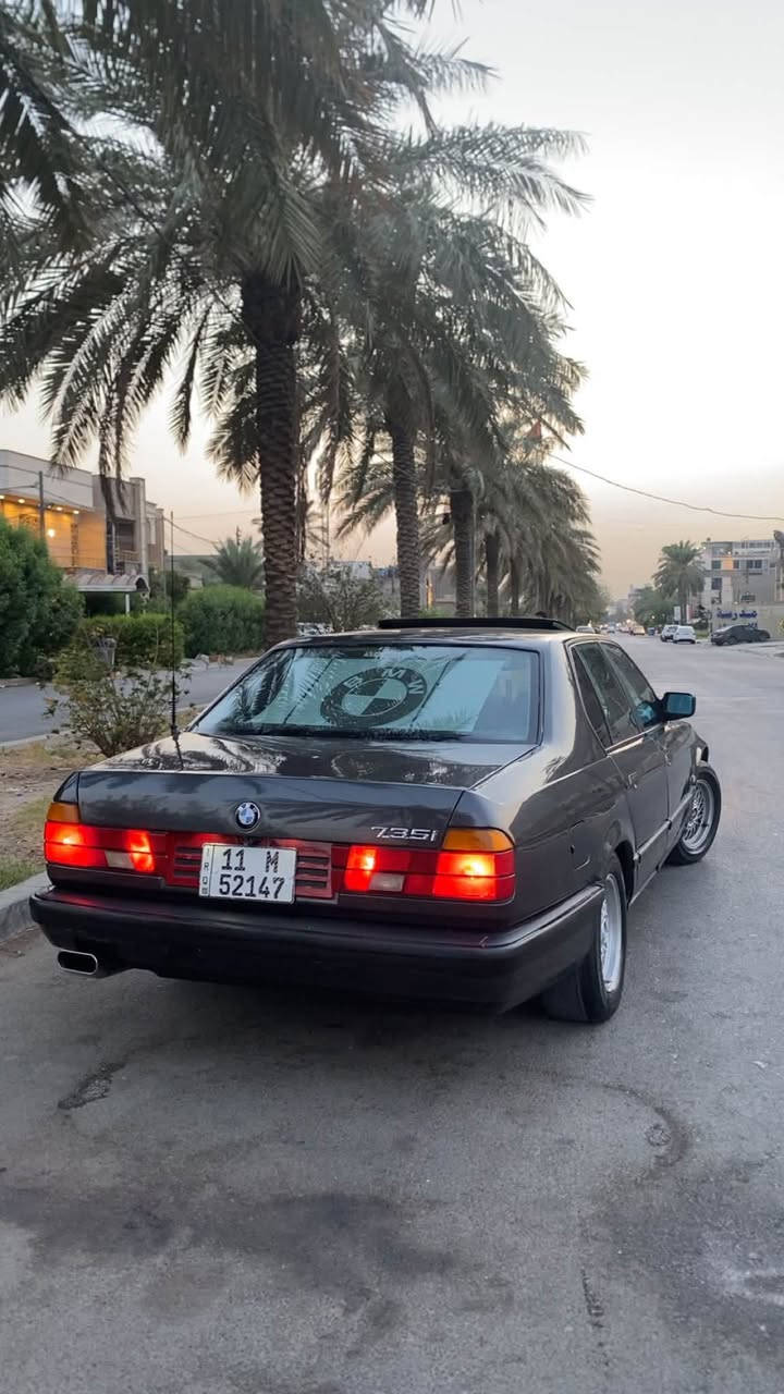 للبيع BMW 735 
موديل ٩٢ رقم بغداد الانكليزي باسمي تحويل مباشر هزه جديده 
محرك كير شغاله ١٠٠/١٠٠ 
حداديه جديده امامي خلفي 
تبريد شغال ثلج 
موصفات 
دبل ايرباك دبل كمبيوتر دبل جام 
سلايد رووف طكيتن 
داخل مخمل جديد 
بطاين سود صاج ملكي ابو الخط 
ترايش لمتد 
سكليتر كهرباء  
لايت زنون  
برده خلفيه 
ويل خليه اصلي وتخم تاير جديد 
سياره جديده. بمعنى الكلمه وعليها ادامه كامله مال جناي بدون اي نقص 
مصبوغه عام للجماليه بدون اي ضربه ولا خايس 
السعر 63$ 
للاستفسار الاتصال على الرقم ***********
مكاني السيديه حي الاعلام
