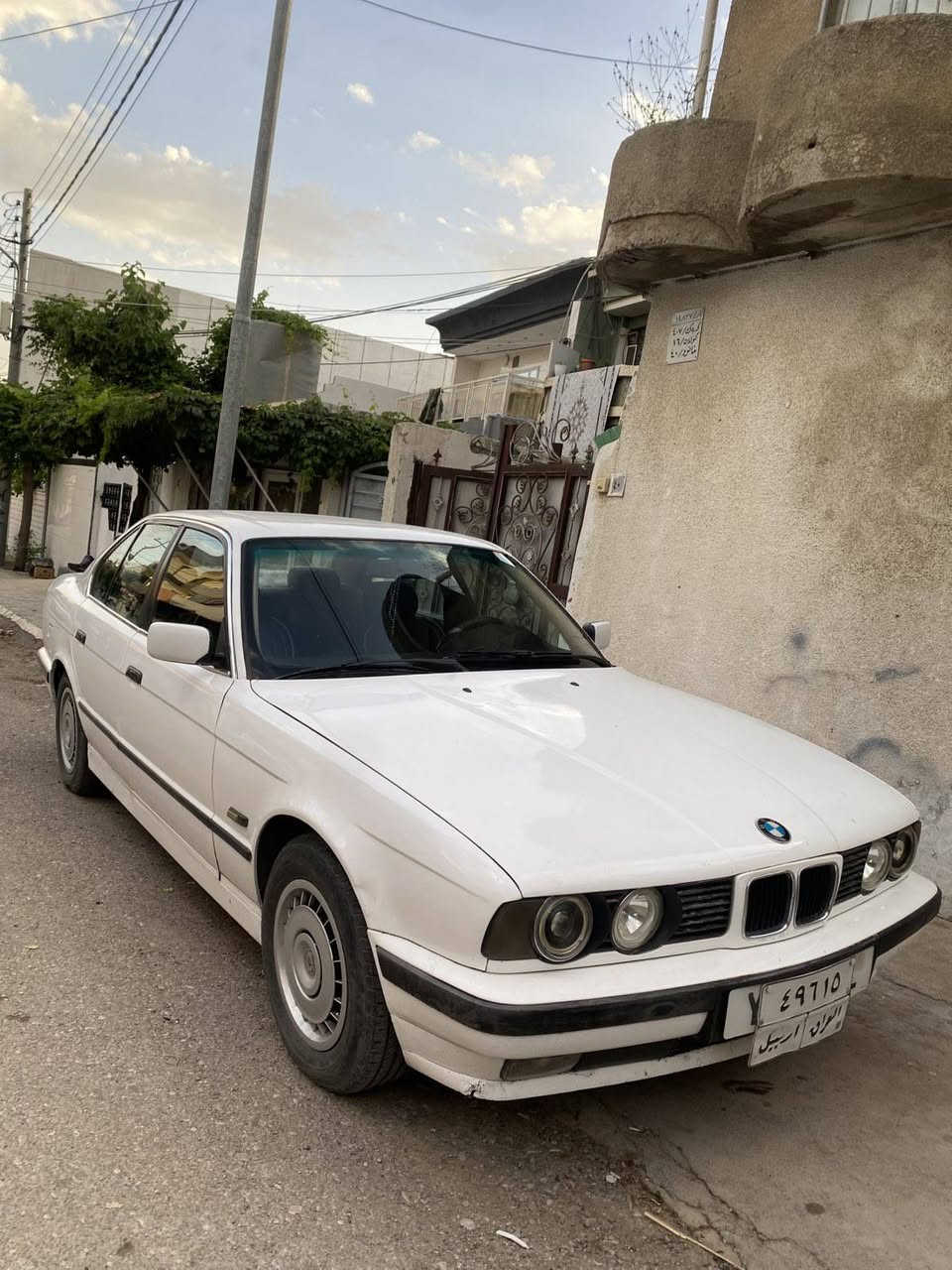 مۆدێل: 1990 Bmw (525)
​گێڕ: عادی
​بۆیە و بەدن: بەس سەقفی موسەیە، دەعمی نییە و زۆر توندوتۆڵە
​مەکینە: بێ کێشەیە و بوخاری نییە
​: سڵایت، ABS دوو جام کارەبا 
تەحویل بەشەرت، سەنەوی 2022 بەسەرچووە (400 هەزار غەرامەی لەسەرە، لە دوای مەعامەلە لە نرخەکەی بۆت دەگێڕدرێتەوە)

​ نرخ: 37 گەڵا ( و مەعامەلەی تێدایە
ئاڵۆگۆڕ: ئاڵۆگۆڕیش (موعاوەزە) دەکرێت
​ ژمارەی پەیوەندی
​***********
​*********** السليمانية, العراق
