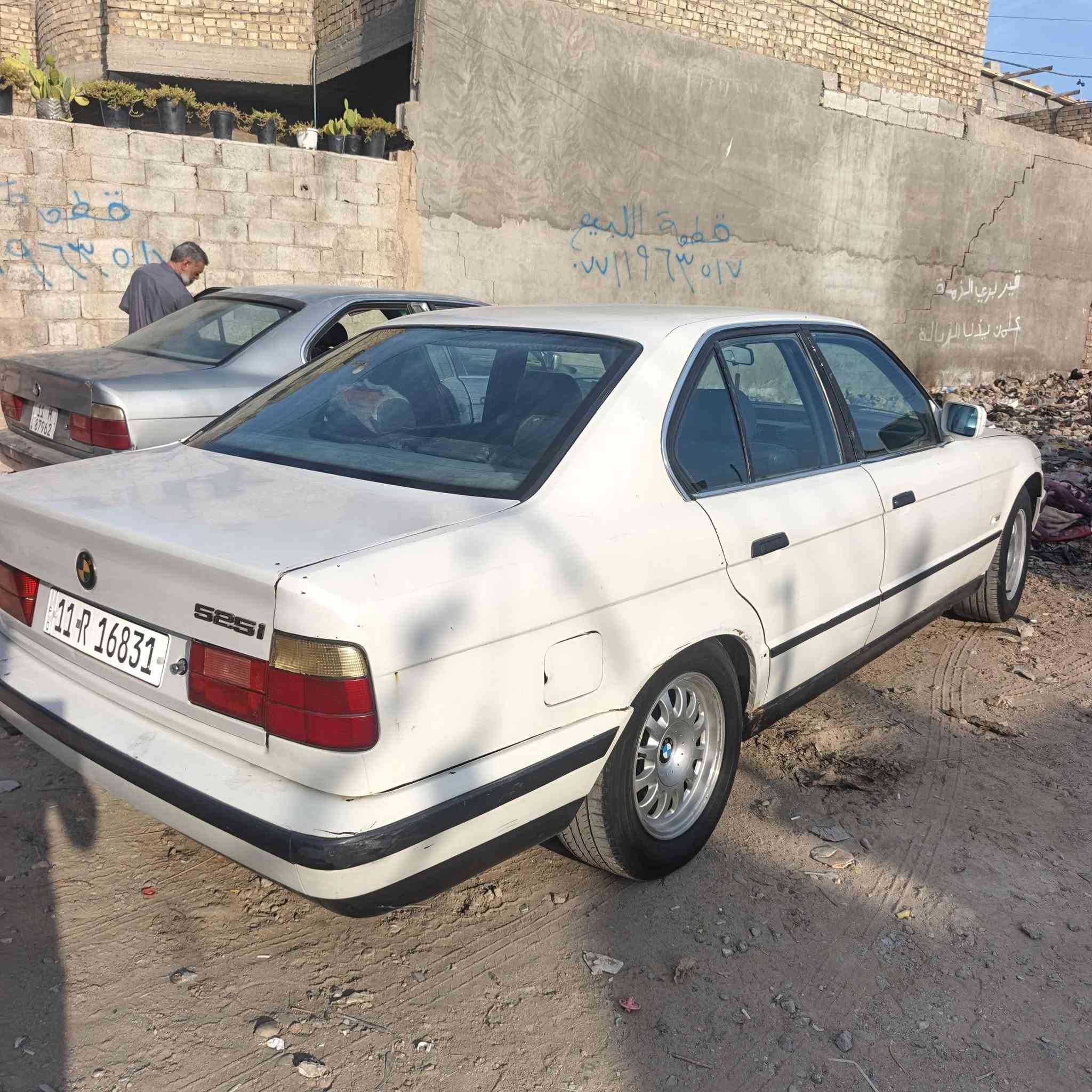 السلام عليكم للبيع بي ام 525 مسكر عدله موديل 91  كير ومحرك كارتون تخم تاير صدر حلو غرفه تخبل السياره بلاديه بيهاا قطعتين صبغ فقط السعر 50 عنواني بغداد حي النصر
