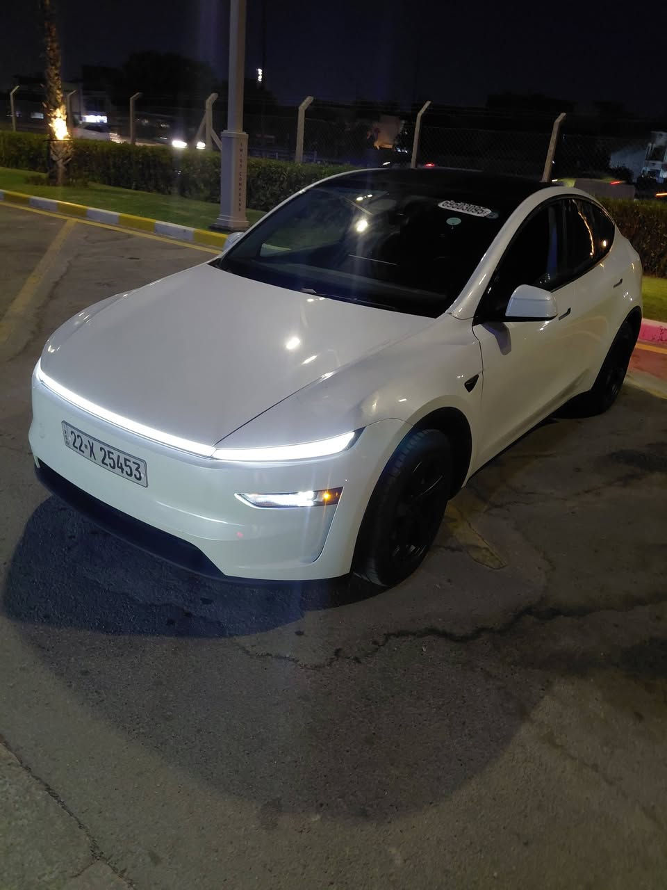 سلام عليكم  TESLA  مودل Y 2026 جونيبر للبيع لونك رينج تك ماطور مدى طويل حادث سيارة فقط جاملغ تبديل نفس لون جهة سايق مواصفات انارة داخلية 64 لون شاشتين كشنات جلد كهرباء امامية خلفية تبريد ذكي قيادة ذاتية 10 كامرات حماية رادارات امامية خلفية جانبية مري كهرباء وضعيتين قيادة بطيء وسريع ممشى سيارة 2000 ميل بعدهة زيرو بوضع شركة سيارة خير من الله مناقصهة شي سعر 335 بيهة مجال  عنوان بغداد غزالية الرقم.                                                   ***********
