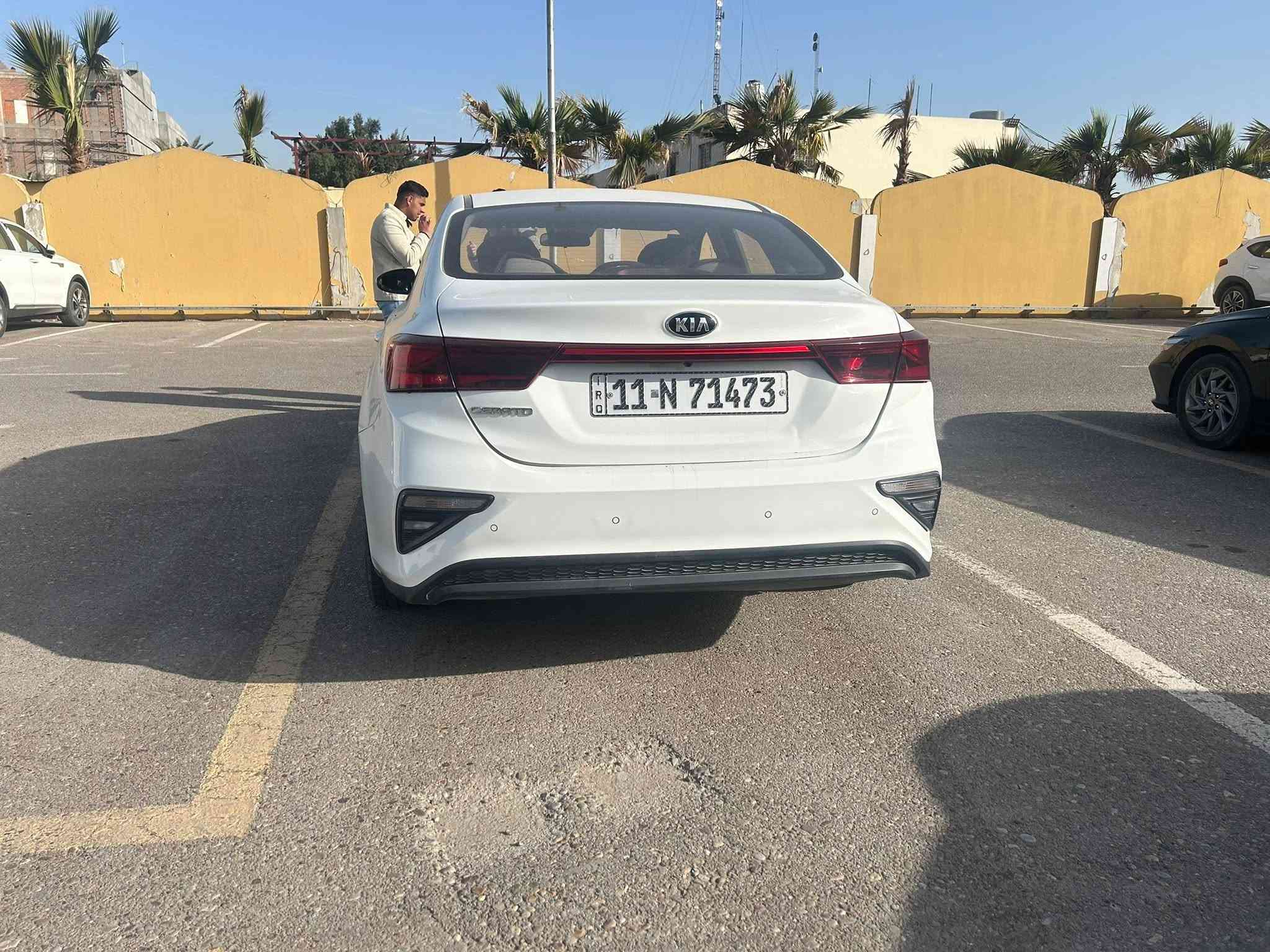 سيراتو 2021 خليجي رقم بغداد بأسمي

السياره كلين بدون حادث وبدون صبغ
فقط طخه بالدواسه جوه الباب عكس السايق 
بارد بسيط بالباب  
المحرك 1600 دوش 
حساسات خلفيه وكامرا 
شاشه تدعم ابل كار بلي واندرويد اوتو 
ماشيه 120الف كيلو 

السعر 150$ وبيها مجال بسيط
*********** اتصال + واتساب
