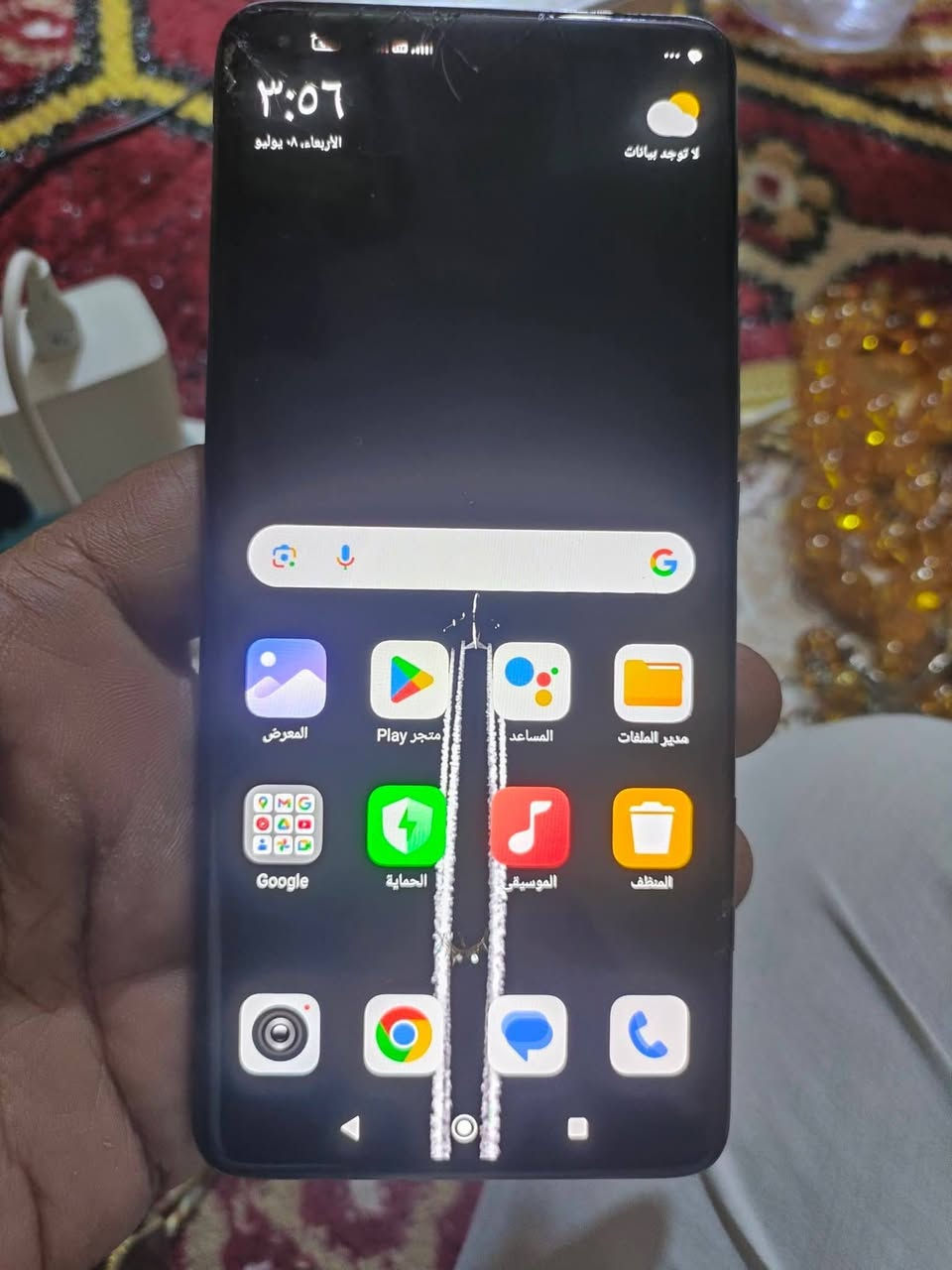 جههاز شومي Mi11 الترا ذاكره 512 من غير ملحقات الضرر بالشاشه موضحه بالصوره فطور وبقعه سوده فوك ما مأثره عليه جهاز مكفول من الفتح والتصليح شغال بالكامل الفطور والبقعه ما اثره عليه شاشه خلفيه شغاله كامره 120xسعره 200 واتساب ***********
