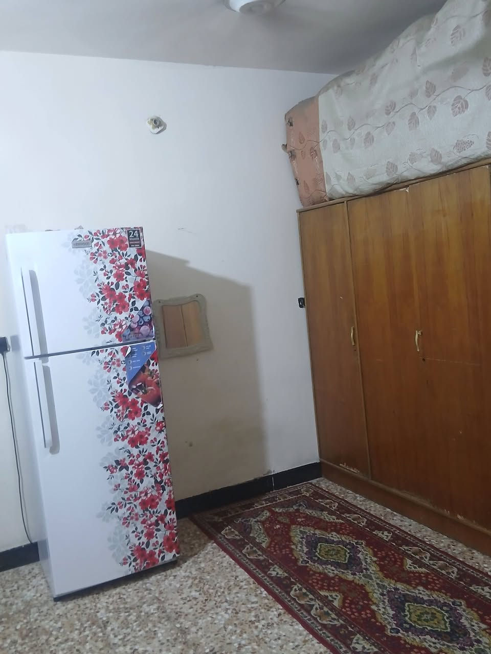 سلام عليكم دار للبيع مساحته 168 الواجهيه 8 النزال 21
الطابق الاول غرفتين وصاله وحمام داخلي والصحيات خارجي مطبخ الطابق الثاني غرفتين  
وصاله بل بستان بشارع ابو ياسر المضمد السعر خاص اتصال على هاذه الرقم ***********
