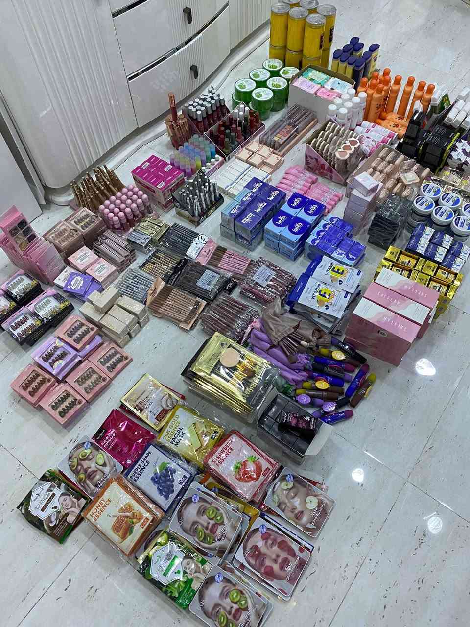 السلام عليكم بضاعة مكياج للبيع اسعار كلش مناسبة بيع شلعة وحدة البضاعة بيهه قوائم وبل اسعار ماقصر وياك عنواني السماوة حي جمهوري رقمي بي واتساب ***********
