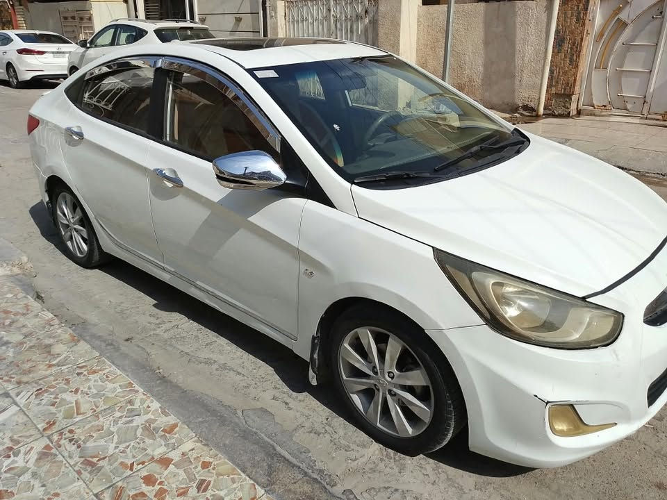 السلام عليكم اكسنت 2012 خليجي محرك دوش 1600قطرتين المرغوب رقم بغداد فتحه تحكم ستيرن شاشه بيها اتلث قطع صبغ  بدون دواخل كير ومكينه كفاله 
السعر. ٧٩ وبيها مجال 
***********
