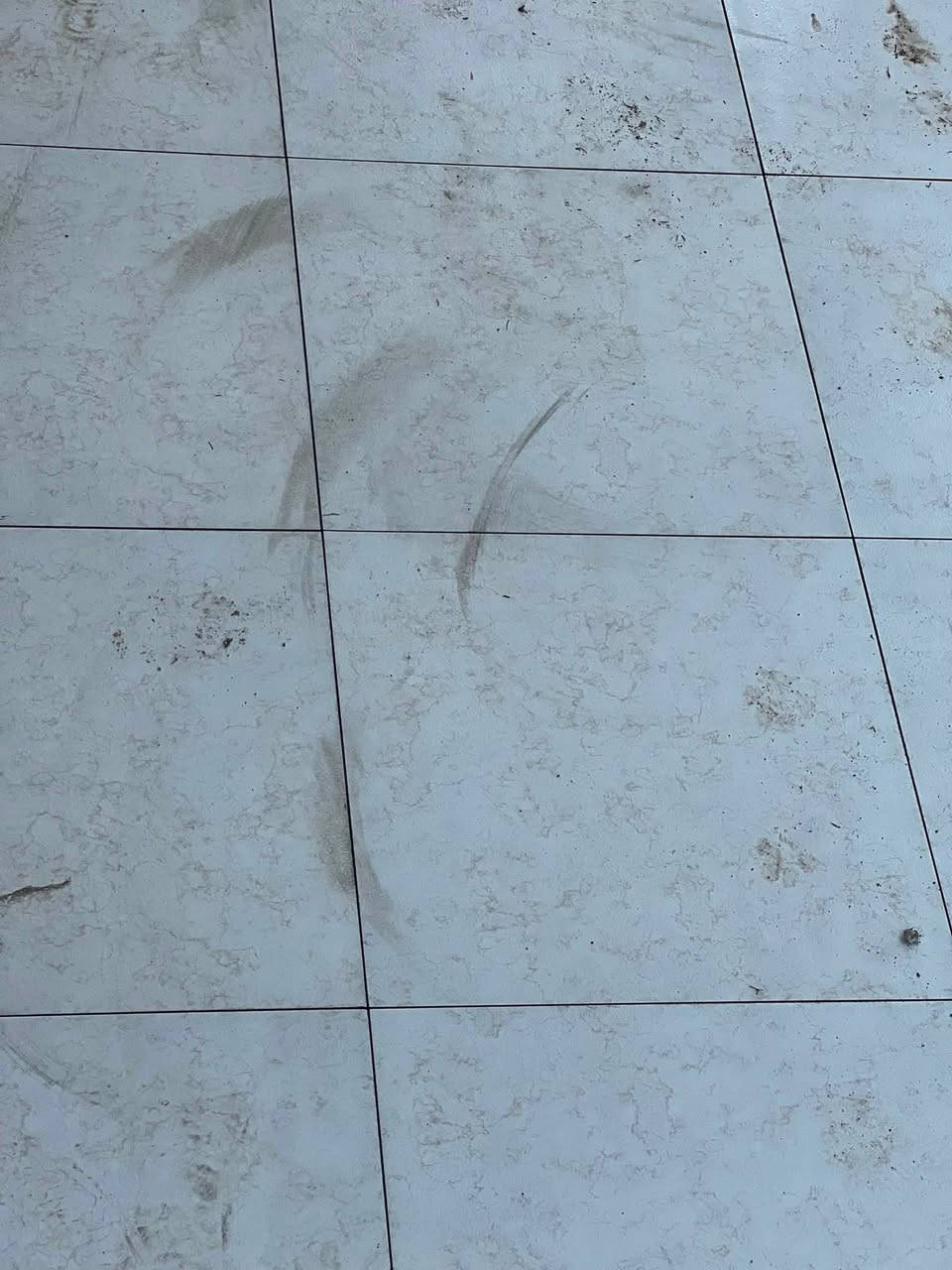 سلام عليكم خلفه سيراميك شغل باشراف هندسي دقيق رقم الهاتف تواصل واتساب ***********
