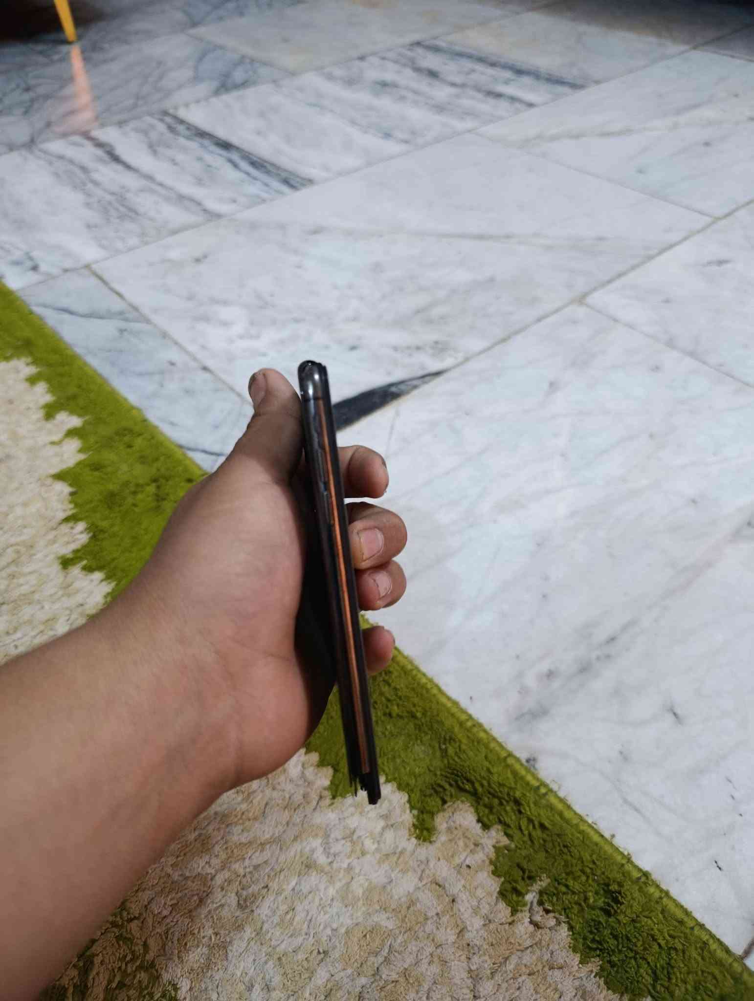 آيفون • شحن لاسلكي • بغداد ثعالبه