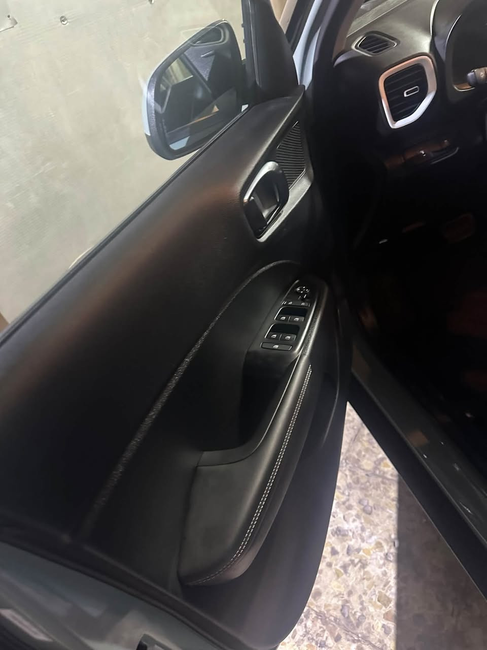 السلام عليكم / من رخصت مسؤالين الكروب / فينو 2025 المتد دخول جديد بدون رقم السعر 15500$ يعني 155 ورقه سعر نهائي / صوره الضربه موجوده / الاتصال على الرقم *********** واتساب  مسج مكان السياره حي القاهره دور المعلمين / واسف على الاطاله / الله يؤفق الجميع

نص مكتوب في الصور:
- 53382766x