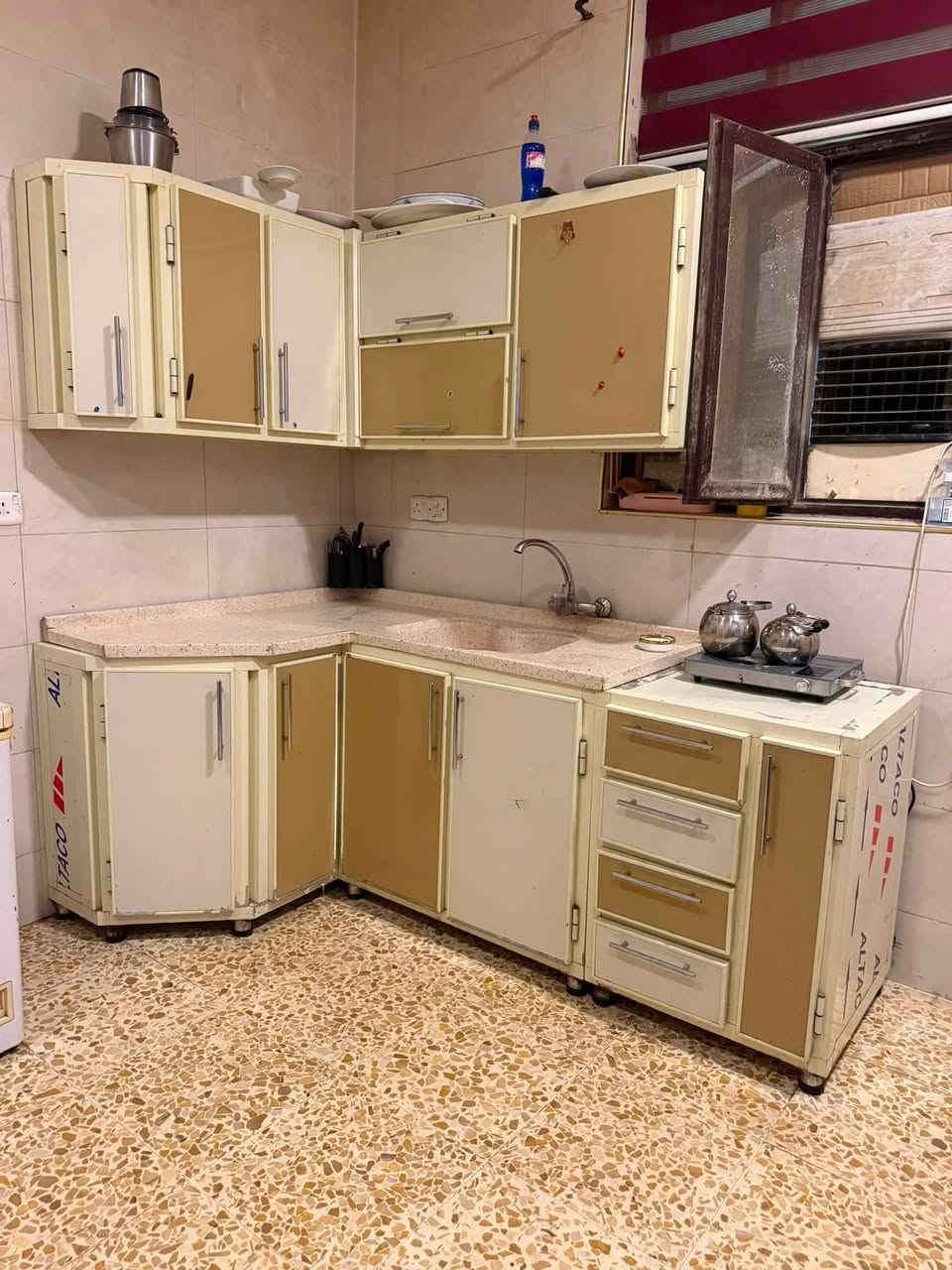 كاونتر 300 ميز طعام 75 الكاظميه ***********

