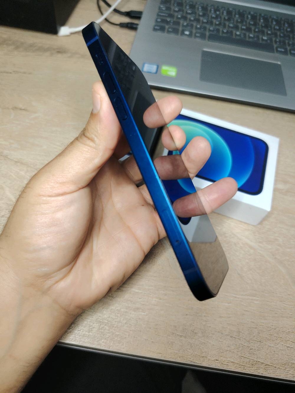 IPhone 12
ايفون 12 العادي  ماستر نموذج AAA  لونه ازرق🔵

ذاكرته 128GB بطاريتة 79 🔋 وبالحاسبة 81✅

شحنة فول مكفول من الشخط والفتح والتبديل خط واحد وياه كارتون فقط‼️ جميع التفاصيل موجودة بالصور والجهاز نظيف جدا✨

السعر 350وبي مجال للشراي 

عنواني ناصرية مركز 

للاستفسار الاتصال على الرقم *********** متوفر واتساب