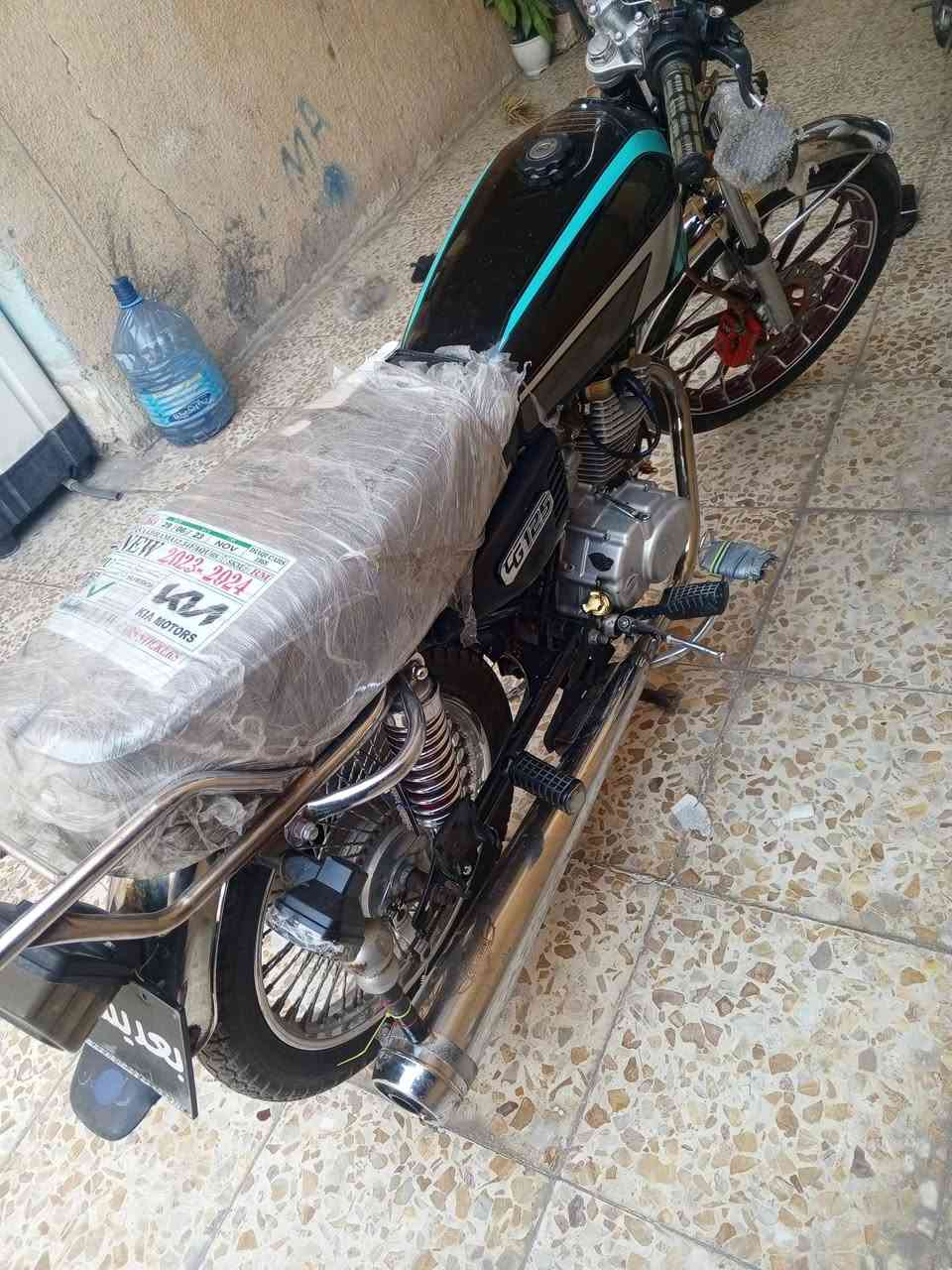سلام عليكم دراجه يراني اربعه كير البيع دراجه نضيفه عوزه كبريتر ولايته سعر 500وبه ماجال مو شراي لا يعلق***********
