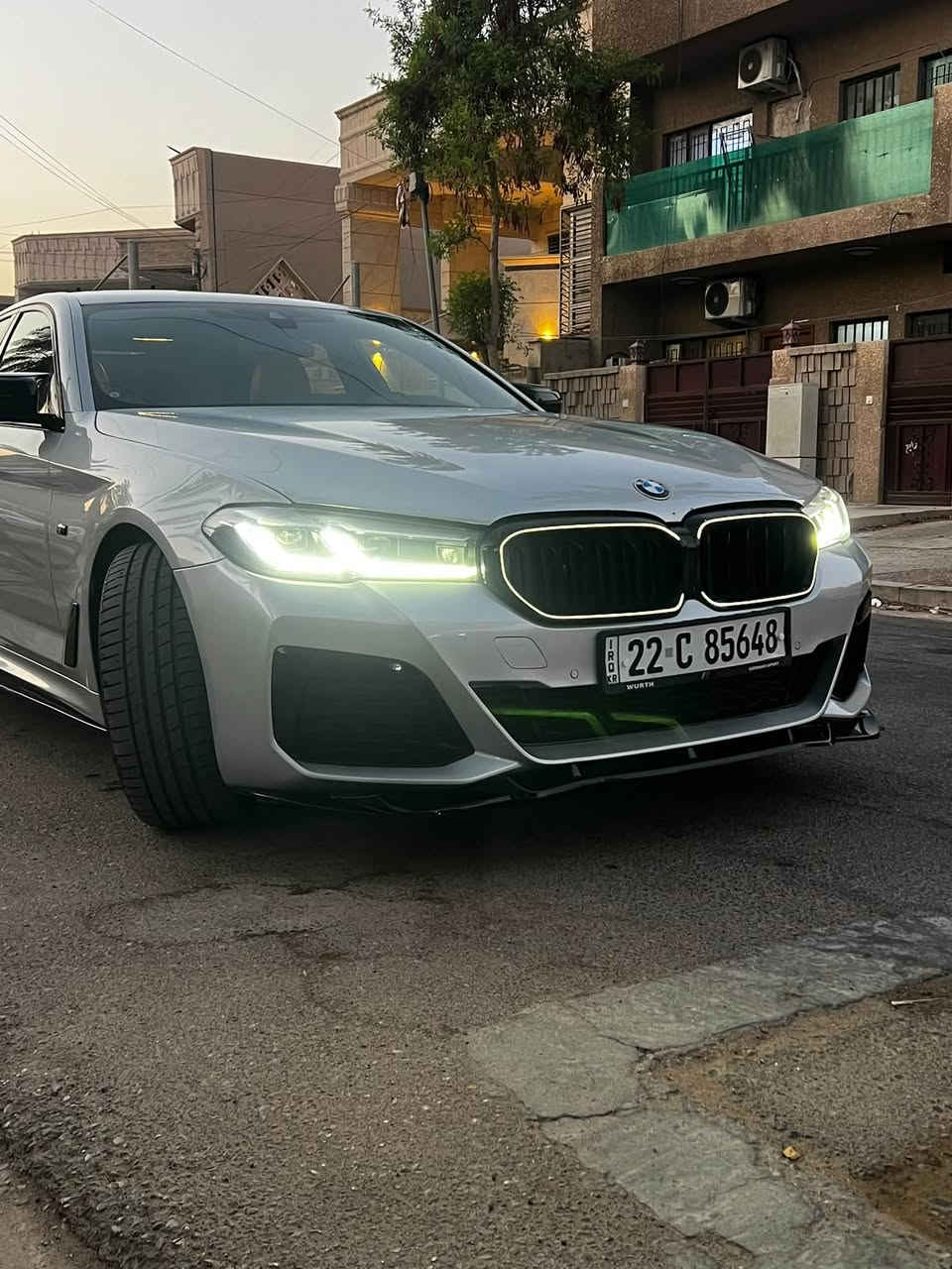 بي إم دبليو 530i موديل 2021 فئه لكجري محدثه m بكج تحديث اصلي و ويل m اصلي 
ماشية 68ألف ميل وبيها قطعتين صبغ جاملغ وبنيد بدون ايرباك 
بدون دواخل والداخل قيسي 
محرك 4 سلندر ما مفتوح والمحرك والكهربائيات بشرط
داتاشو وسكان كهربائي وسكان حار
كوشنات حار وأوتو ستارت وأوتو ستوب
شاشة كبيرة سماعات هارمان والداخل الوان متغير وصندوق كهربائي
فتحة سقف لايتات LED وحساسات كاملة
رادار أمامي وجانبي ورادار 360 وتحديد سرعة
نظافة 100% بدون نقص مكان السياره بغداد زيونه السعر 28700 
***********
