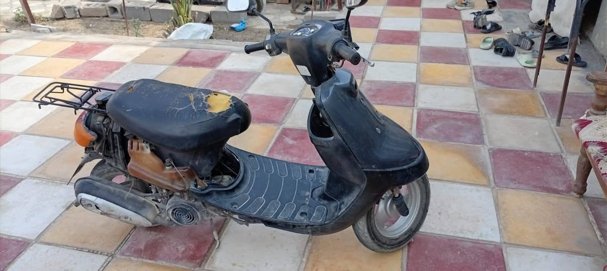 السلام عليكم دراجه بتره 60 دراجه نضيفه عوزه ترتيب  شويه تأخر بل تشغيل يرادله تنضيف كابريته ابيع كوم حديد السعر 150 وبيه مجال ***********
