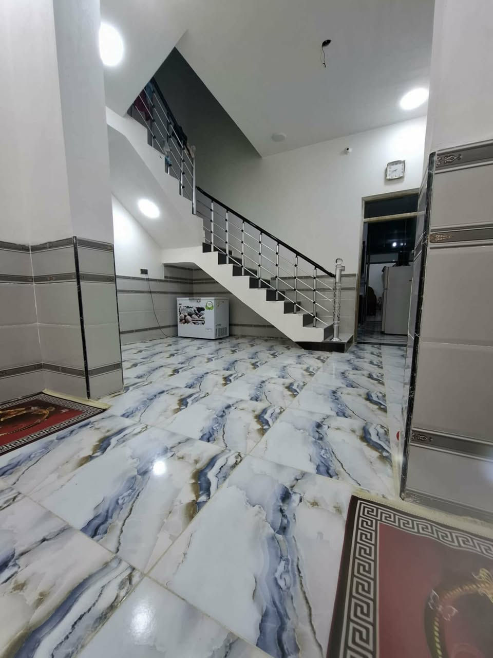 🏠 منزل جديد للبيع في الشطرة - حي الأمين الثانية 🏠
المواصفات الكاملة للعقار:

المساحة: 100 متر مربع.

الأبعاد: 5 متر واجهة × 20 متر نزال
 (تصميم طولاني ممتاز).

1اســـــتقبال مفتوح على الصالة 
2صـــــالة معيشة 
3مــــطـــبخ
4غـــــــرفة نوم
5صـــــحيات

عدد الطوابق: طابق واحد.

حالة البناء: بناء جديد (درجة أولى جاهز للسكن).

رقم العقار: 11449.
قرب حسينية ثامن الحجج.

ثاني بيت عن الركن متوفرة كافة الخدمات التبليط الماء الكهرباء بالباب 
💰 السعر:

88 مليون دينار عراقي (مع مجال بسيط جداً للشاري الجاد) نقدأ فقط

📞 للاستفسار والتواصل:

يرجى الاتصال على الرقم ***********

أو المراسلة عبر الواتساب مباشرة
ملاحظة البيت غير مطلوب  فتح بيان مباشرة
