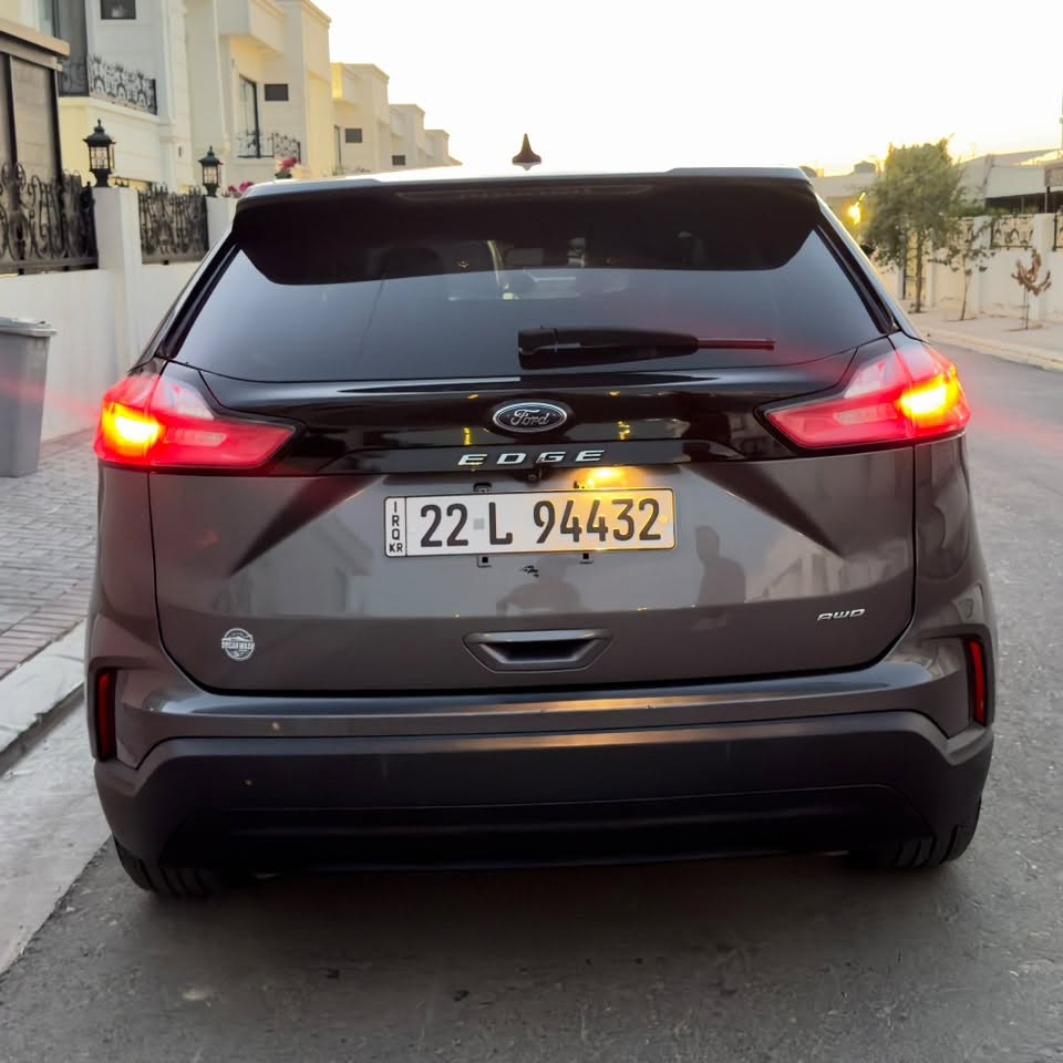 FORD EDGE SE 2022 AWD
المحرك: 4 سلندر EcoBoost 20 توربو.
نيظام الدفع: AWD 
​الشاشة الترفيهية: شاشة عمودية تعمل بنظام SYNC 4A.
​الاتصال: دعم لاسلكي لنظامي Apple CarPlay و Android Auto.
​المقاعد: قماشية مريحة
​نظام التحذير من التصادم الأمامي مع الفرملة التلقائية في الطوارئ.
​نظام الحفاظ على المسار والتحذير عند الخروج منه.
​نظام مراقبة النقطة العمياء (BLIS) والتنبيه لحركة المرور الخلفية.
​كاميرا رؤية خلفية وحساسات ركن خلفية.
​الإضاءة: مصابيح أمامية وخلفية تعمل بتقنية LED.
​المرايا: مرايا جانبية كهربائية .
سيارة بدون صبغ بها جاملغ سائق مبدل بلادي و شبر بارد بالنبيد سيارة رقم اربيل . سيارة موجودة في أربيل. 
سعر 155 

رقم موبايل ***********
