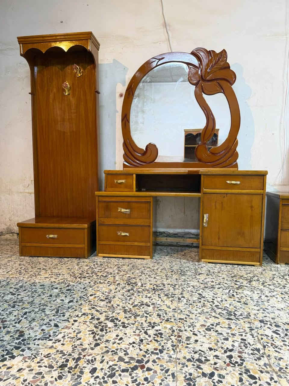 السلام عليكم 
غرفه صاج عࢪاقي مستخدام 
غرفه5 /ابواب 📌
السعر 580 
نضافه 90 /💯 
معا نقل فقط داخل بغداد 
واتساب ***********
