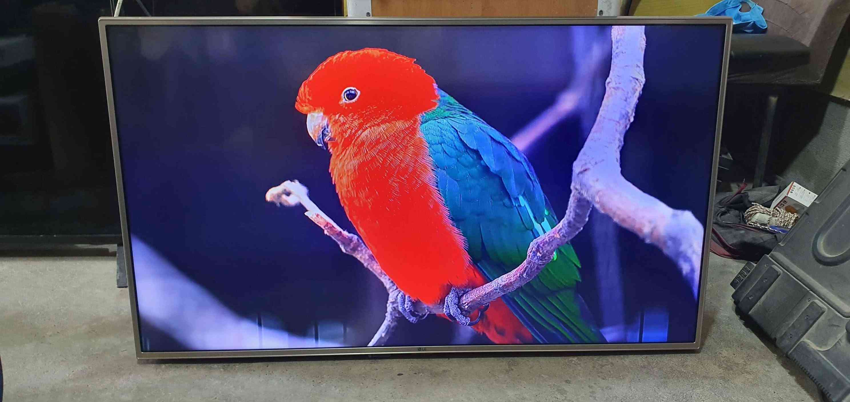 تەلەڤیزۆنی LG کۆری ئەسڵی قەبارە 49 سمارت سەتەلایت
و ناوخۆی تێدایە مۆدێل LH602V _ 2016 زۆر خاوێنە
ڕەنگی زۆر جوانە دەنگی زۆر خۆشە چوارچێوەی زەردە
بەشەرتی هەمو شتێکە نرخی 200هەزار لە هەولێرە لۆ داواکردن
 پەیوەندی بکەن بە واتساپ و ڤایبەر *********** أربيل, العراق
