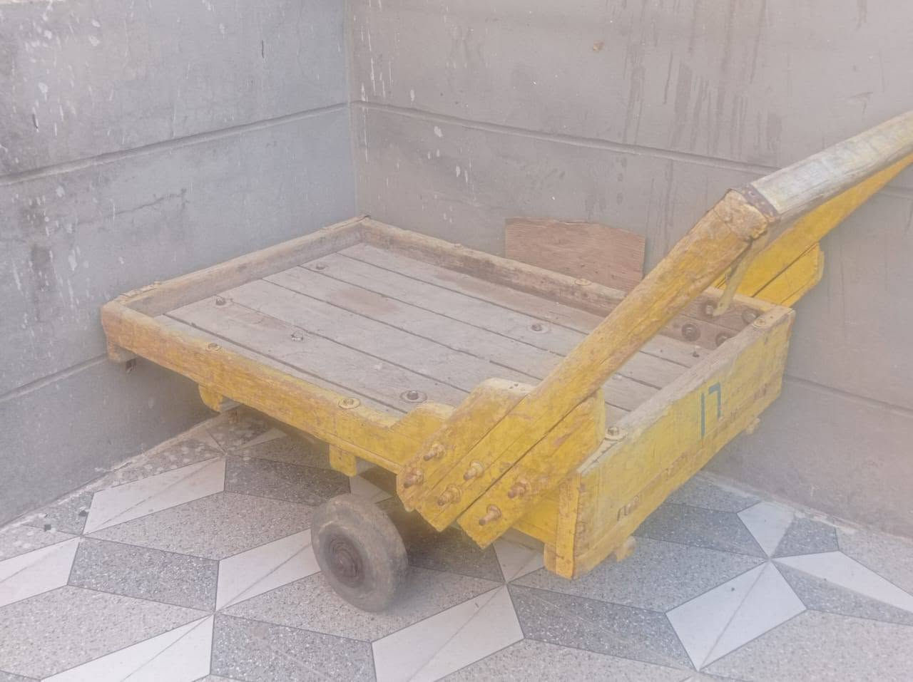 سلام عليكم عربانه للبيع

خشبه درجة اولى نضيفه 

السعر خاص 

تواصل والاستفسار عبر الرقم التالي 
***********
