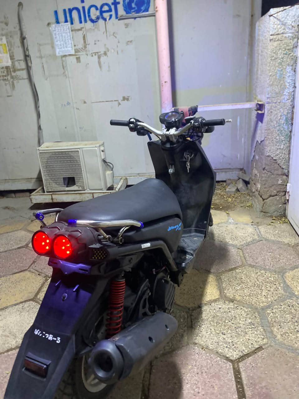 سلام عليكم سكنس جبلي للبيع دراجه كلها شغاله
بكلاتي لد
سبايدر رياضي
سترين رياضي
ويدات بريك رياضي
دراجه مصبوغه لجماليه 
اسود طافي
مكينه خير من الله شلعه ومعدل 59
بغداد الحسينيه مال راجديه 
***********
متواجد 24ساعه
