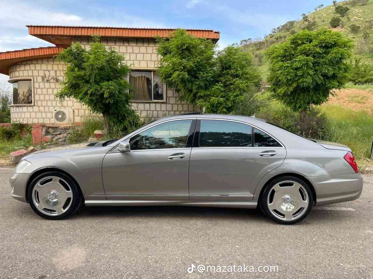 مارسیدز s500
مۆدێل 2009
ساغ 

8 بستۆن بێ تۆڕبۆ مەکینە مەرغوب 
قەپات مواسەفات

گێڕ و مەکینە و دەبڵ و کارەبای بە شەرت 
دووپارچە بۆیاخ بێ دەعم بێ لێدراوی لەسەر شوخت کراوە 

نمونە لە جوانی دینار مەسرەفی تیا نییە 
سەیارەکە تازە ڕۆن و هایدرۆلیکی گۆڕاوە پاتری و تایەی تازەیە
سەیارەی دەستی خۆمانە و هی مەعرەز نییە 
چوار تایە و ویلی لۆکی لە ژێرایە 
کۆدی بۆ کراوە بە‌ناوی خۆمەوەیە 

75 وەرەقە و مەجالێکی کەم 

***********
شوێن سلێمانی

تکایە مشتەری نیت تەلەفون مەکە السليمانية, العراق
