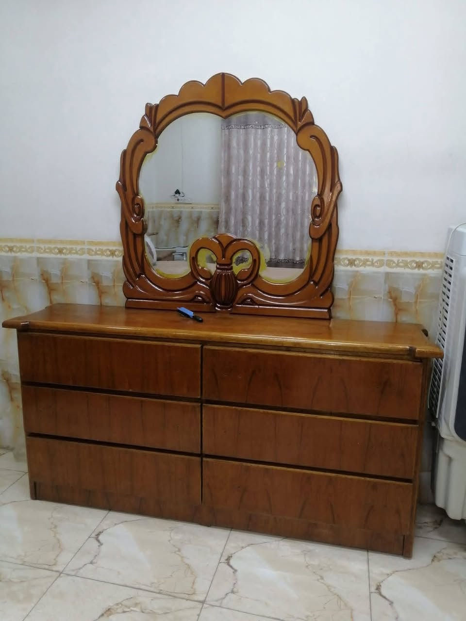 غرفه اخشاب للبيع فقط الامرايه مكسوره سعر 550. ///
***********
