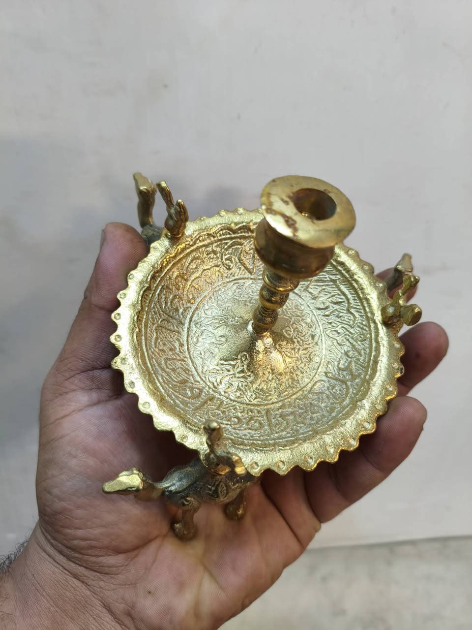 شمعدانات • نحاس • يدوي