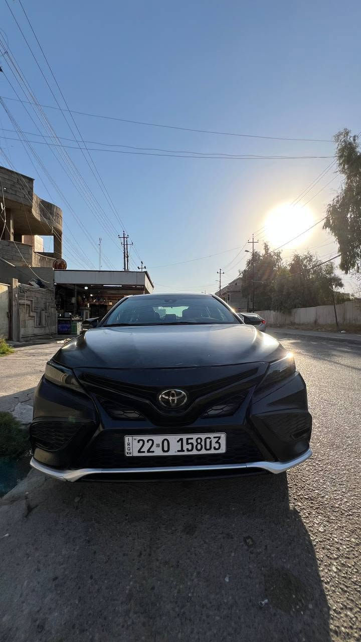 كامري 2023
لون اسود مغلفة ppf طافي 
مواصفات SE
ماشي 60000 محرك ممفتوح 
تحكمات ستيرن 
تبريد يخبل 
محرك 2500 المرغوب 4 سلندر 
إشارات بالمري 
تايرات جدد 
سنوية وهزة جديدة إلى 2031
شرط التحويل 
غرامات 350 
ضررها  جاملغ اليمين وقبق الصندوق بارد
وبيها طخة براس الشاصي 1 ملم لا مصلح ولا معدل ولا مكصوص 
***********
***********
