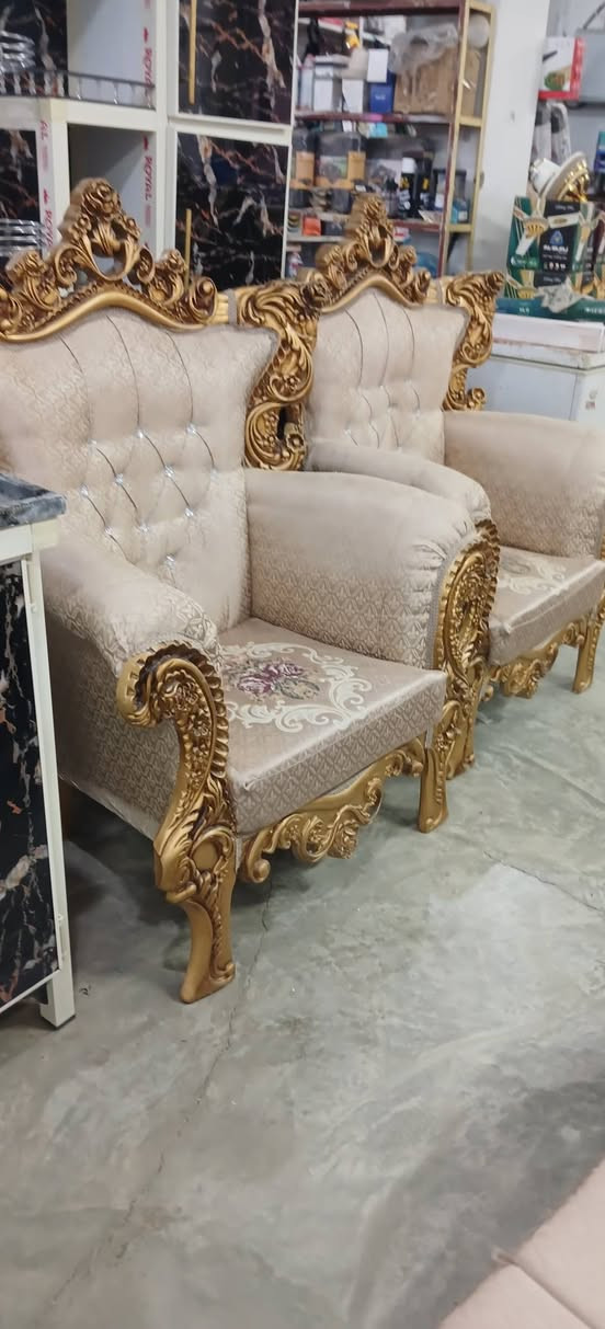 تخم ملكي ١٠ مقاعد اخو الجديد نظافه فول / العنوان بيجي شارع المصرف مقابل مدرسة الفضيله للبنات / للاستفسار /*********** /***********
