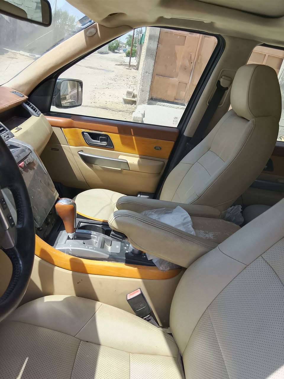 رانج للبيع سعر 130بيهه مجال 
محرك نص عمر سياره ابريك مابيهه  8اسلندر  موديل 2008
محدثه 2013
يرهم نص مبلغ والباقي حسب طلب شراي يتصل ويدلل 
عنوان ابي غريب ابومنيصير قرب شركة الرائد
اتصال ***********
