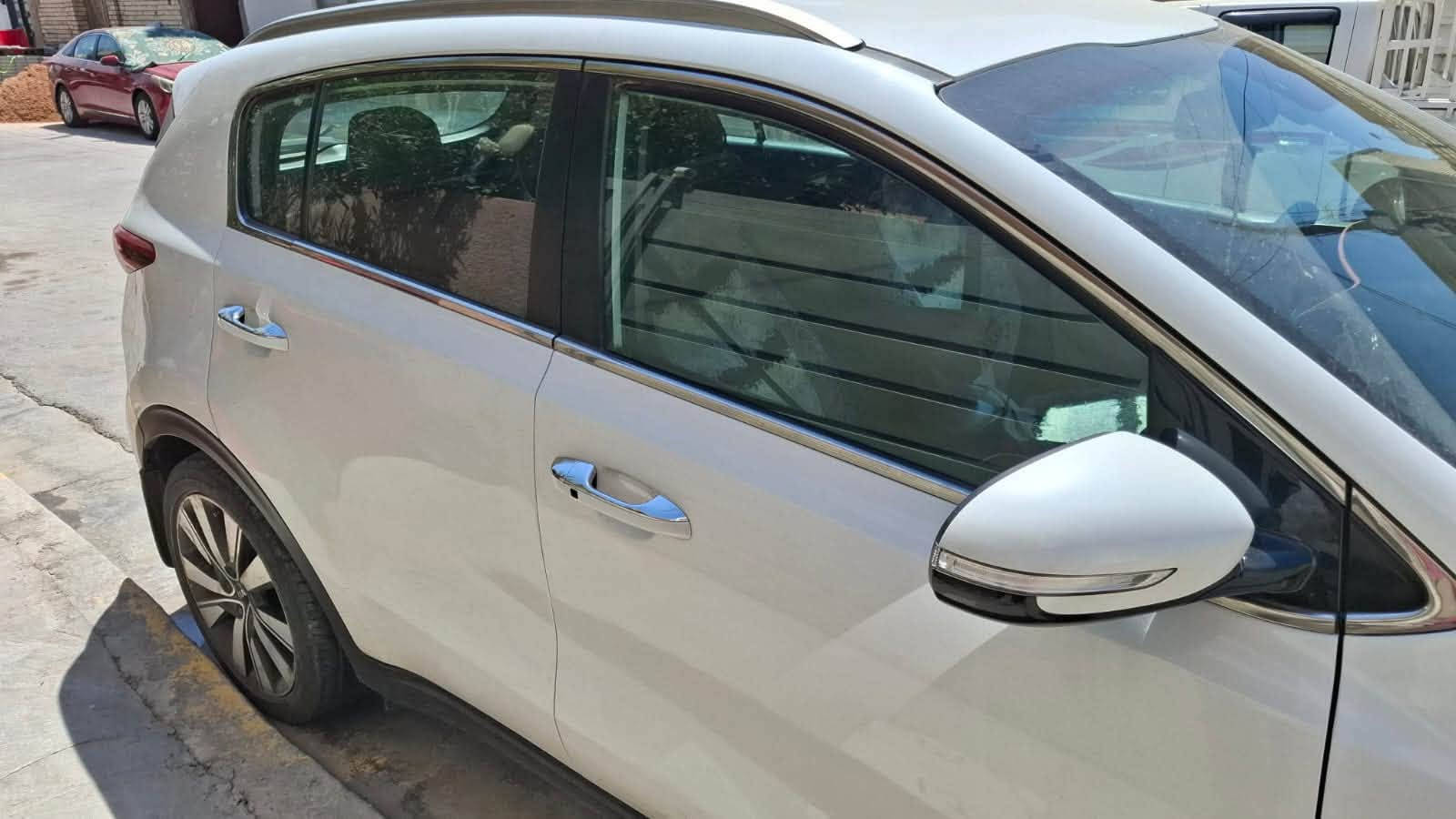 سبورتج ٢٠١٧ خليجي رقم بغداد بيها صبغ بابتين جهة اليمين ماشية ١٨٨ الف بصمه وحساسات وسماعات جيبي ال اريل نفكيشن تبريد قطعتين مكينه وكير وتبريد مكفول وبيها جرس بل ١٢٠ .. السعر ١٥٥ وبيها مجال
*********** وبي وتساب
