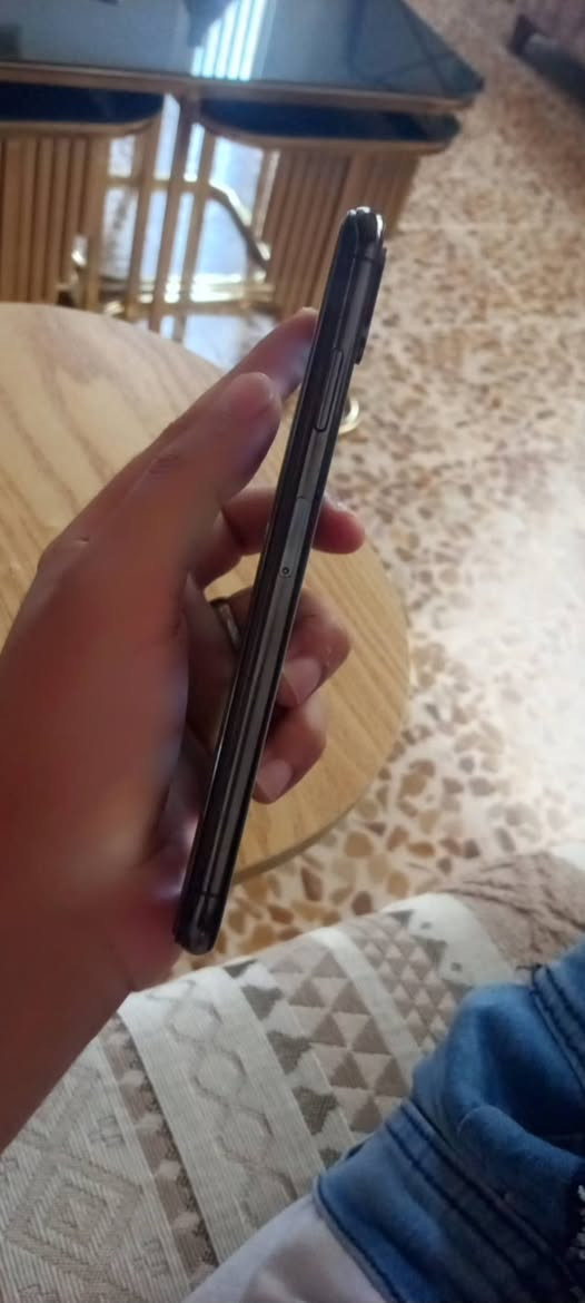 السلام عليكم ورحمه الله ايفون اكس ماكس مامفتوح ومامبدل بي شي نضيف فقط بي فطر ب كلاس مماثر ابد ذاكره 64 بطاريه 78 كامرات دمعه جهاز كامل مابي عطل تجي تفحص وجيك الا تمل بيع او مراوس شعندك نزل ايفون فقط 
***********

