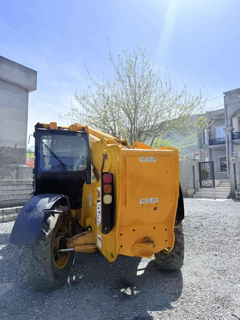 بسم اللە الرحمن الرحیم
Jcb مۆدێلی 2004بۆ فرۆشتن
دوازدە مەتر و نیو
بۆ زانیاری زیاتر پەیوەندی بەم ژمارەیە بکەن
***********
