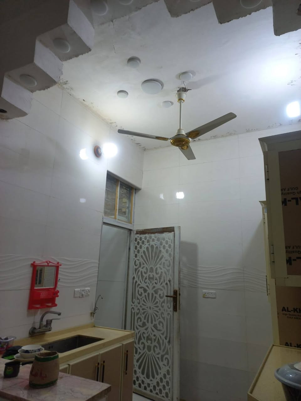 بيت للبيع 100متر (طابقين)بناء حديث كونكريت 
رقم واصل للتقيم 
عنوانه : حي الفنانين مقابل مدرسه نسيم ميسان 
الاستفسار على هذا الرقم
السعر 75وبيه مجال قاطين كامل الاستفسار تصال على رقم ***********
