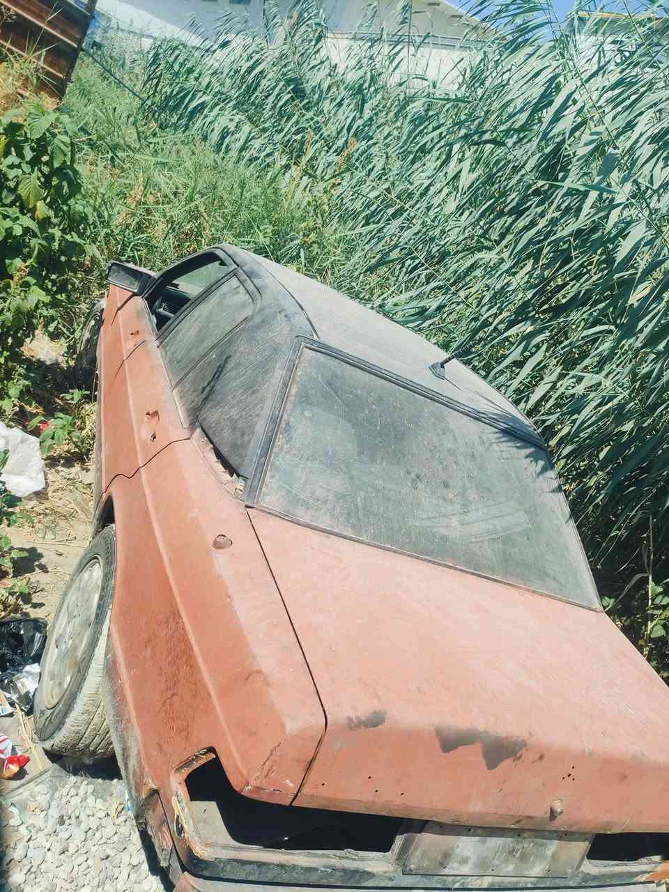 مارسيدس 190 موديل 1990 للبيع غراضها كاملة جديدة السعر 15$ و بيها مجال الاتصال على ***********
