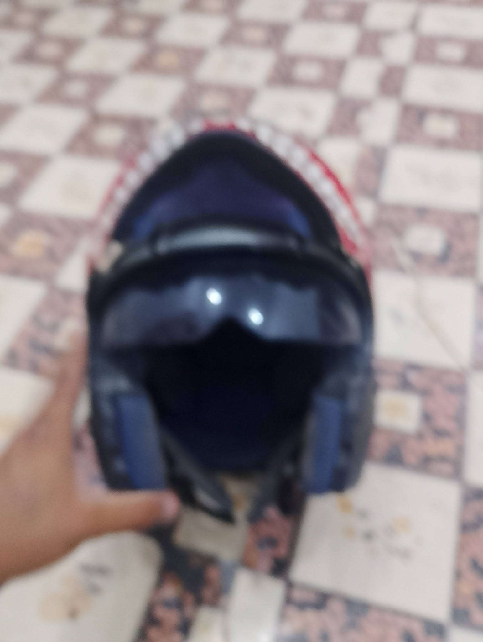 السلام عليكم خوذه لبيع الشراي بي خير ويدلل توصيل موجود  ***********
