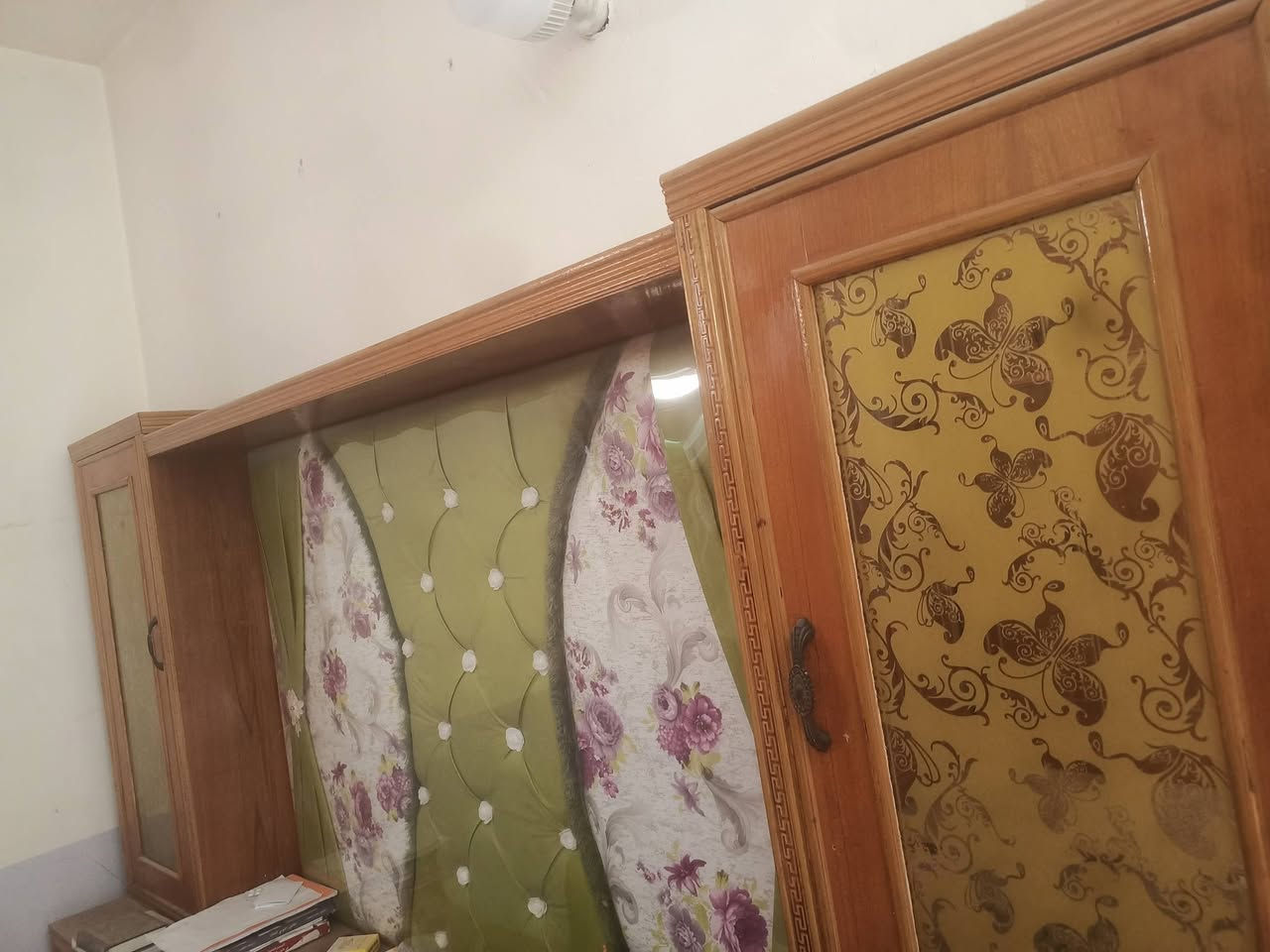 للبيع غرفه نوم عراقيه طابقين السعر مليون دينار العنوان كربلاء ملحق الفارس للاتصال بالرقم ***********
