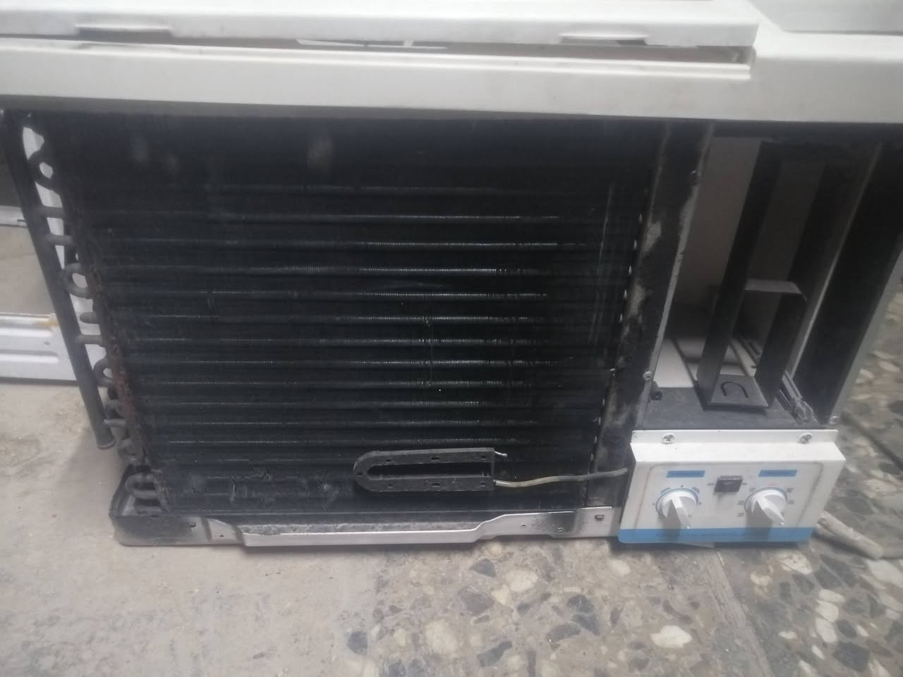 مكيف للبيع شغال عالفحص سعرة 175000 او بي مجال
الرقم ***********
