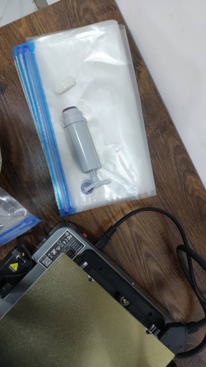 طابعة ender 3v3 نضيفه بحالة ممتازة جداً 
شكلها مثل ما بالصورة كامله وجاهزة للاستخدام وكل غراضها موجودة وسرعتها خيالية 
ووياهة كل هذا الفلمنت بسعر 475
***********
