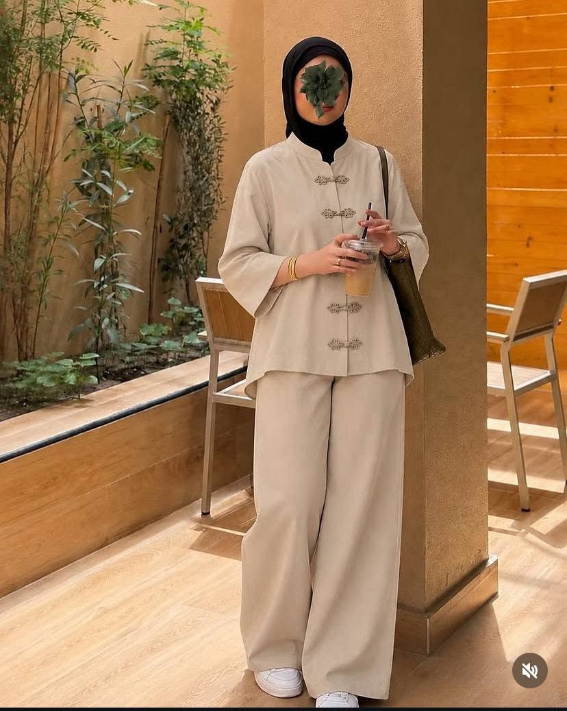 طقم قطعتين قميص مع كيلوت 
طول القميص من الخلف 80 سم 
من الامام 75 سم 
خامه دابل ايطالي كوالتي عالي مشغول يدوي
القياسات 38 40 42 44 46 48 
السعر 25 الحجز خاص او واتساب 
الفحص ب وجود المندوب اي اختلاف مرجوع

نص مكتوب في الصور:
- 1/15
- 6/14
- 4/14
- 1/14