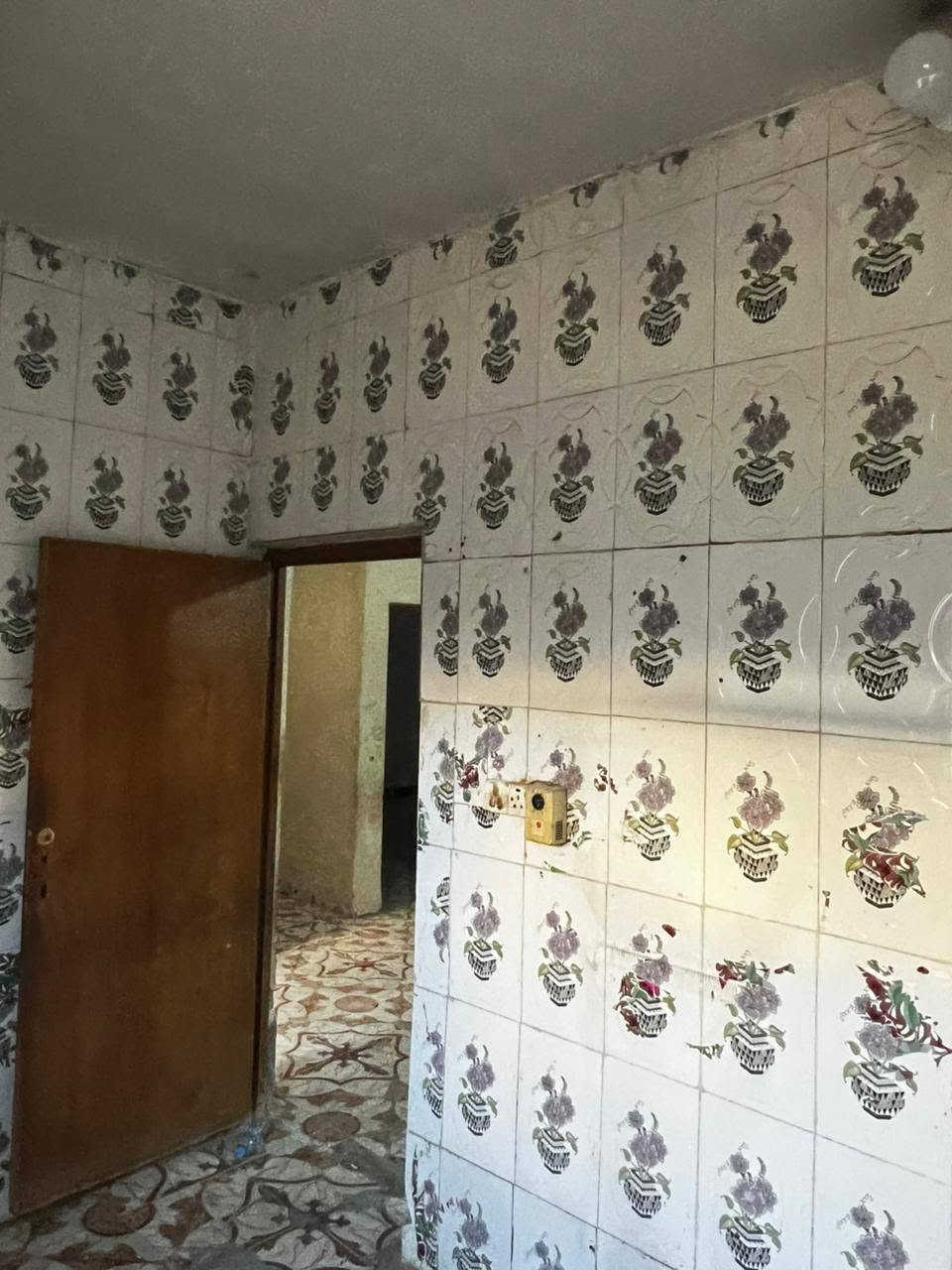 سلام عليكم
بيت 100 متر مربع طابق واحد 
يحتوي على طارمه و مطبخ و استقبال و صاله كبيره و غرفة نوم وحده و حمامات و منور خلفي
في البوبيات رقم الفرع 74
يصير مقابيل مجمع الإمام الرضا (ع) التابع للعتبة الحسينيه
سعر الإيجار 250 قفل قفل 
يبعد عن الشارع العام 500 متر 
رقم تلفوني:- ***********
