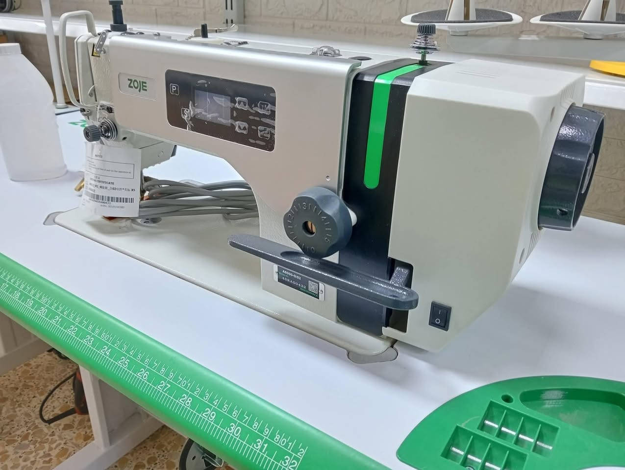 📢 بسم الله الرحمن الرحيم

✨ متوفر حالياً في محل حسن الخياط ✨
🧵 مكائن خياطة بمواصفات ممتازة وأسعار مناسبة 🧵

🔥 زوجي فول – شرق أوسط 🔥
✅ ناطقة
✅ كاتم صوت 🤫
✅ قطع خيط أوتوماتيك
✅ تثبيت الخيط
✅ رفع الباية
✅ تحكم بالسرعة
✅ استهلاك كهرباء اقتصادي ⚡
✅ ماطور ملف نحاس أصلي
💯 ماكينة عملية ومناسبة للعمل المتواصل.

━━━━━━━━━━━━━━

🔥 بروستر – نص فول ياباني أصلي 🇯🇵 🔥
✅ كاتم صوت 🤫
✅ تحكم بالسرعة
✅ تحكم بالإبرة
✅ تحكم بالنفذة
✅ إضاءة LED بيضاء 💡
✅ تزييت عالي
✅ استهلاك كهرباء اقتصادي ⚡
✅ ماطور ملف نحاس أصلي
💯 أداء ممتاز ومناسبة للعمل اليومي.

━━━━━━━━━━━━━━

🔥 زوجي – نص فول 🔥
✅ تحكم بالسرعة
✅ تحكم بالنفذة
✅ ماطور كاتم 🤫
✅ تحكم بإضاءة LED 💡
✅ تزييت عالي
✅ ماطور ملف نحاس أصلي
✅ استهلاك كهرباء اقتصادي ⚡

━━━━━━━━━━━━━━

🔥 جاكي – نص فول 🔥
⭐ ماكينة عملية وموثوقة
✅ تحكم بالسرعة
✅ تحكم بالنفذة
✅ ماطور كاتم 🤫
✅ تحكم بالإضاءة 💡
✅ ماطور ملف نحاس أصلي
✅ تشغيل هادئ وأداء ممتاز

━━━━━━━━━━━━━
🔥 براذر ياباني أصلي منزلي 🇯🇵 🔥
⭐ ماكينة متعددة الاستخدامات 
🧵 خياطة عادية
✨ تطريز
🔘 خياطة الدگمة
🕳️ بيت الدگمة
✅ أداء ثابت ودقة بالخياطة
✅ مناسبة للاستخدام اليومي

━━━━━━━━━━━━━━

🔥 مكواة بخارية PaceSetter 🔥

💨 بخار قوي لفرد التجاعيد
💧 خزان ماء للبخار
👔 مناسبة لكي الدشاديش والملابس والأقمشة
✨ تساعد على إعطاء القطعة شكل مرتب واحترافي
🔧 تأتي مع ملحقاتها الخاصة
⚡ عملية ومناسبة للاستخدام اليومي في محلات الخياطة والكي

━━━━━━━━━━━━━━

🎁 خدمات مجانية لزبائننا:
🔧 شدّ المكينة مجاناً
🚚 التوصيل مجاناً لكافة أقضية واسط

🛠️ جميع المكائن بضمان سنة كاملة + إصلاح
✅ ضمان على المكينة
✅ خدمة إصلاح ومتابعة بعد البيع

📍 العنوان: الصويرة – السوق الكبير – شارع الخياطيين

📞 للاستفسار والطلب:
☎️ ***********
☎️ ***********

🧵 محل حسن الخياط
⭐ جودة • ثقة • خدمة تستاهل
