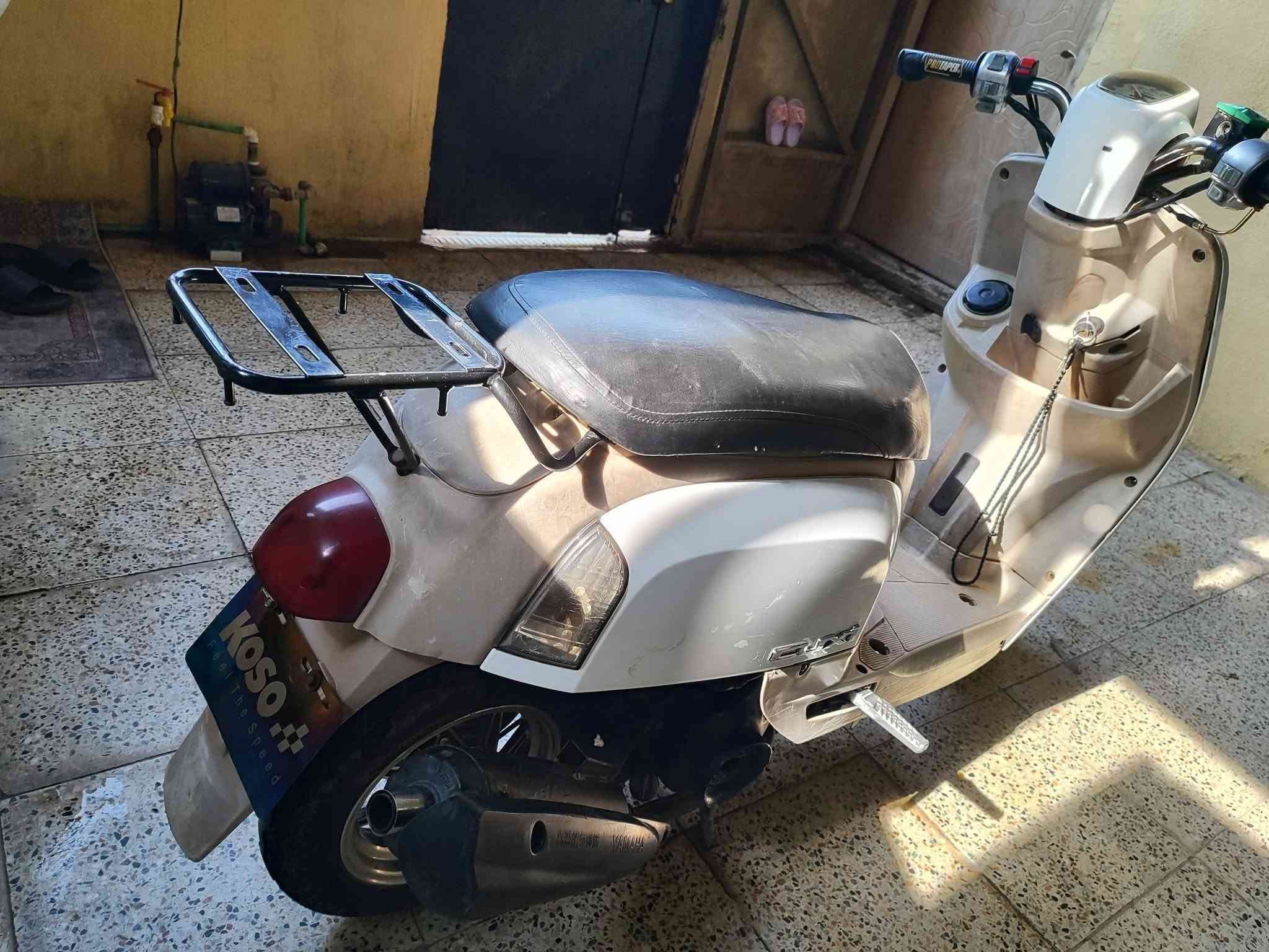 بوليس • ابيض كريمي • كفالة