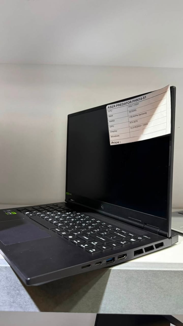 سلام عليكم 

💻 Acer Predator Helios Neo 14 PHN14-51

* المعالج: Intel Core Ultra 7 155H
* الجيل: Intel Core Ultra – الجيل الأول
* عدد الأنوية: 16 Core
* عدد Threads: 22
* سرعة المعالج: تصل إلى 4.8GHz
* كرت الشاشة: NVIDIA GeForce RTX 4070 Laptop GPU
* ذاكرة كرت الشاشة: 8GB GDDR6
* الرام: 16GB DDR5
* التخزين: 1TB NVMe SSD
* الشاشة: 14.5 إنچ
* الدقة: WQXGA+ ‎(3072×1920)
* التحديث: 120Hz
* نسبة الشاشة: 16:10
* نظام التشغيل: Windows 11
* التبريد: نظام تبريد Predator مخصص للألعاب
* الكيبورد: إضاءة خلفية
* الاتصالات: Wi-Fi + Bluetooth
* الفئة: Gaming / Performance

🎮 مناسب لـ

Gaming، التصميم والمونتاج، 3D، البرمجة، والهندسة،
ويشغل ألعاب ثقيله

مستخدم لفتره قليله وسبب البيع عدم التفرغ 
وياه كيبورد AULA F75
وماوس من رايزر deathadder v3 سعره لوحده 125 دولار 
وسماعات هايبر اكس كلاود 3 وايرلس لون اسود 

كل اللي ذكرته بسعر 1800 دولار 💲 

تواصل واتساب ***********
