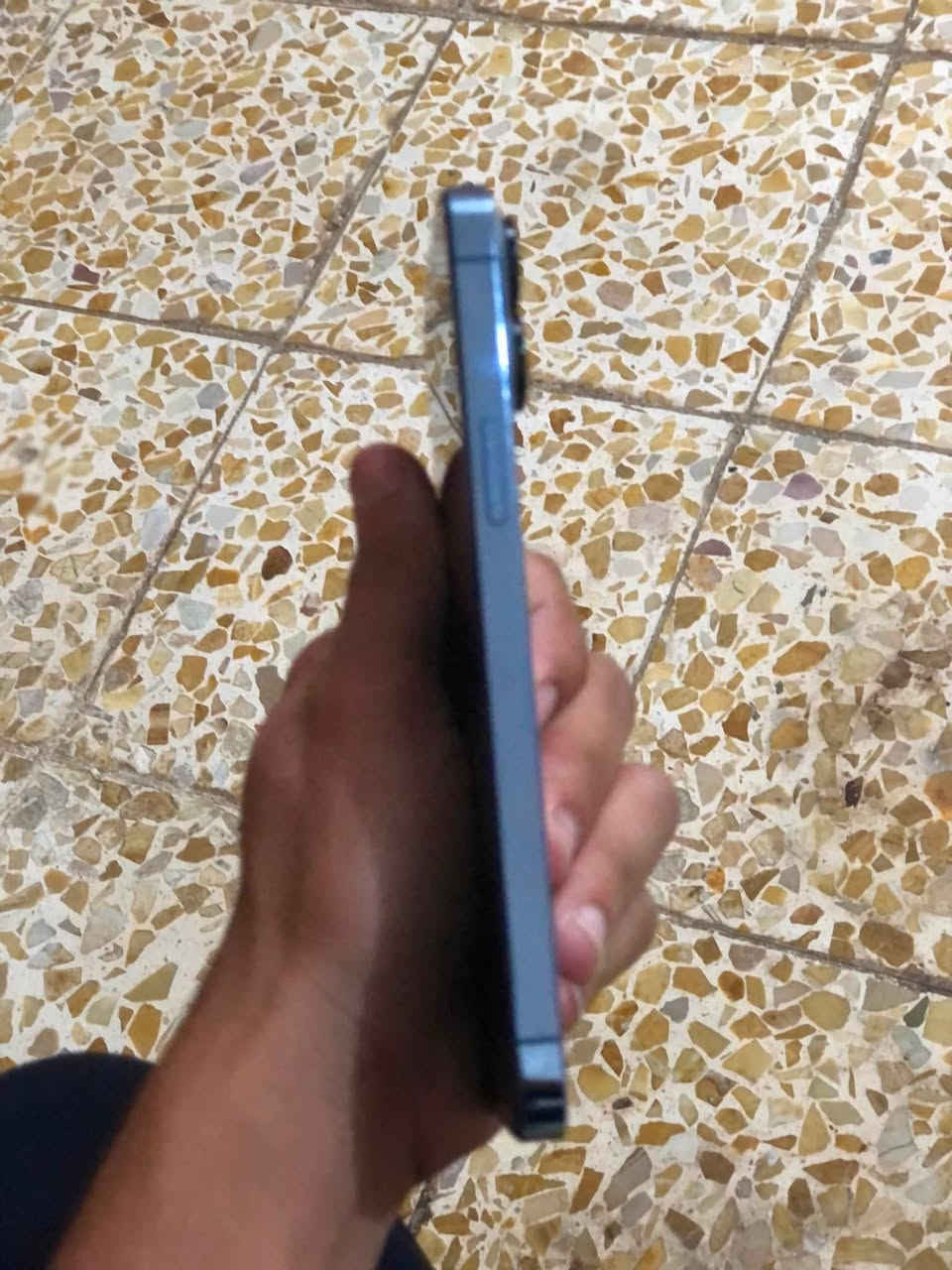 السلام عليكم
للبيع فقط 

ايفون 13برو ماكس .. الجهاز شرق اوسط 

ذاكره 256 

بطاريه 100

الجهاز مستبدل شاشه وبطاريه وكامرات 

نضافه الشاصي100/100

فيس ايدي ✅

كامرات✅ 

سماعات  ✅

كلشي شغال✅

السعر 🔥 370 وبي مجال 

المكان تكريت 

الاتصال ***********

