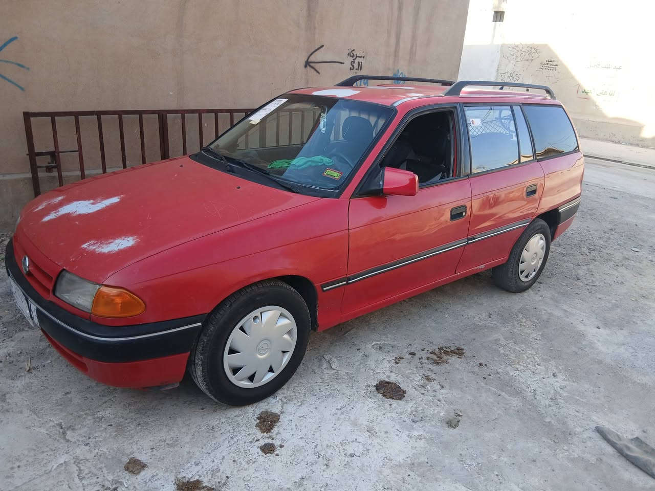 سيارة استرا موديل ١٩٩٣ حجم ١٦ باور طغم تاير جديد صبغ دواير ودوسات فقط محرك وكير شرط رقم الماني سنويه عظم لغاية ٢٠٢٧ شرط التحويل من الشرعي السعر ٤٥ للاتصال  
*********** ابو احمد
