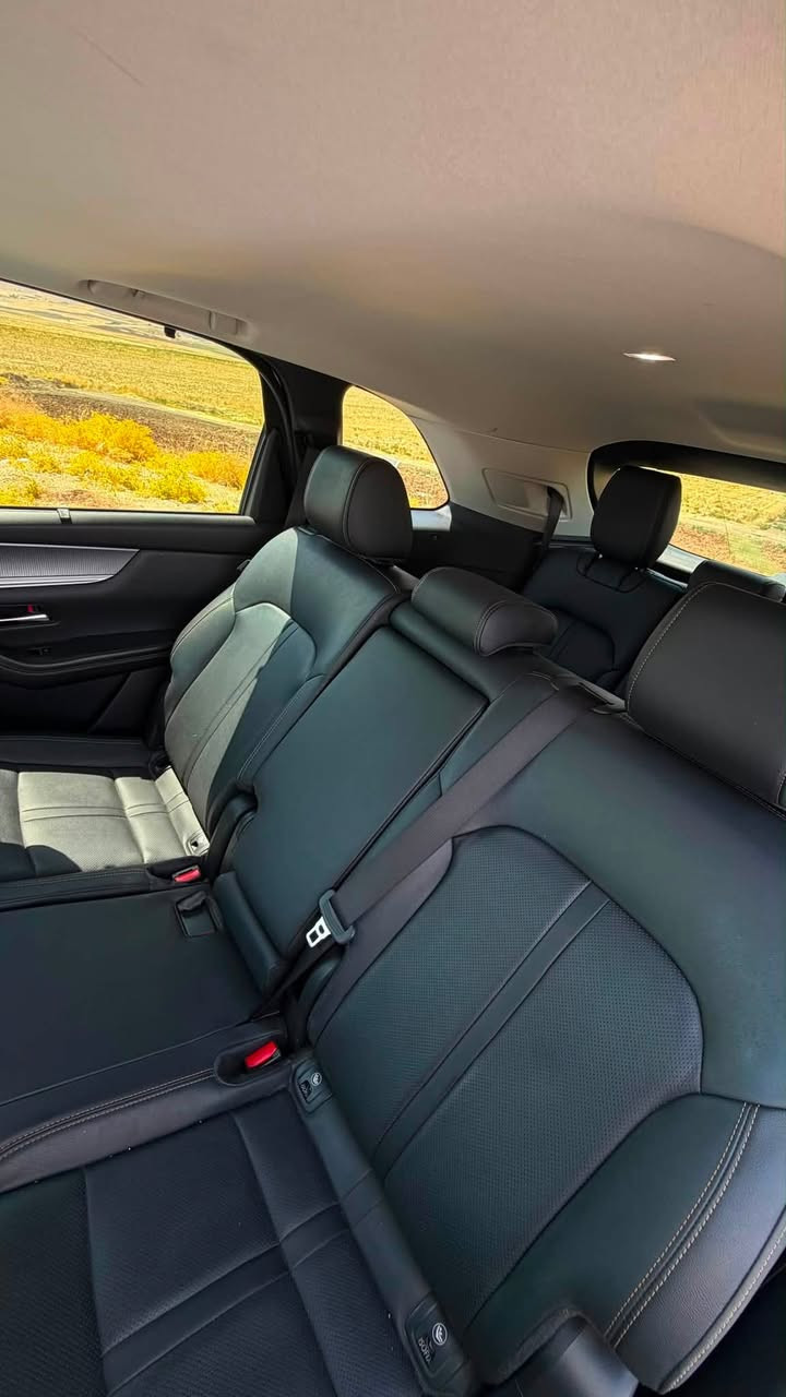 CX-90 Preferred Plus 2024 مازدا
الموديل: 2024
Preferred Plus :الفئة
المحرك: 3.3 لتر تيربو، 6 سلندر خطي
القوة: 280 حصان
العزم: 332 رطل-قدم
M-Hybrid Boost 48V :النظام الهجين
الجير: أوتوماتيك 8 سرعات
الدفع: رباعي AWD
عدد الصفوف: 3 صفوف عدد الركاب: حتى 8 ركاب
المواصفات:
فتحة سقف بانوراما
مقاعد جلد
مقاعد أمامية كهربائية ومدفأة
شاشة وسطية
Apple CarPlay Android Auto
كاميرا
حساسات
أنظمة أمان ومساعدة للسائق
داخلية فخمة وواسعة
تصميم عملي ومناسب للعائلة
استهلاك الوقود:
24 مدينة
28 طريق
MPG مجمع 25
حالة السيارة:
كلين تايتل
بدون حادث
بدون صبغ
سيارة نظيفة جداً
مكان السيارة: كلار
الرقم: كاتي، وتترقم شمالي 

ر. م ***********
سعر 247 و بي مجال بسيط
