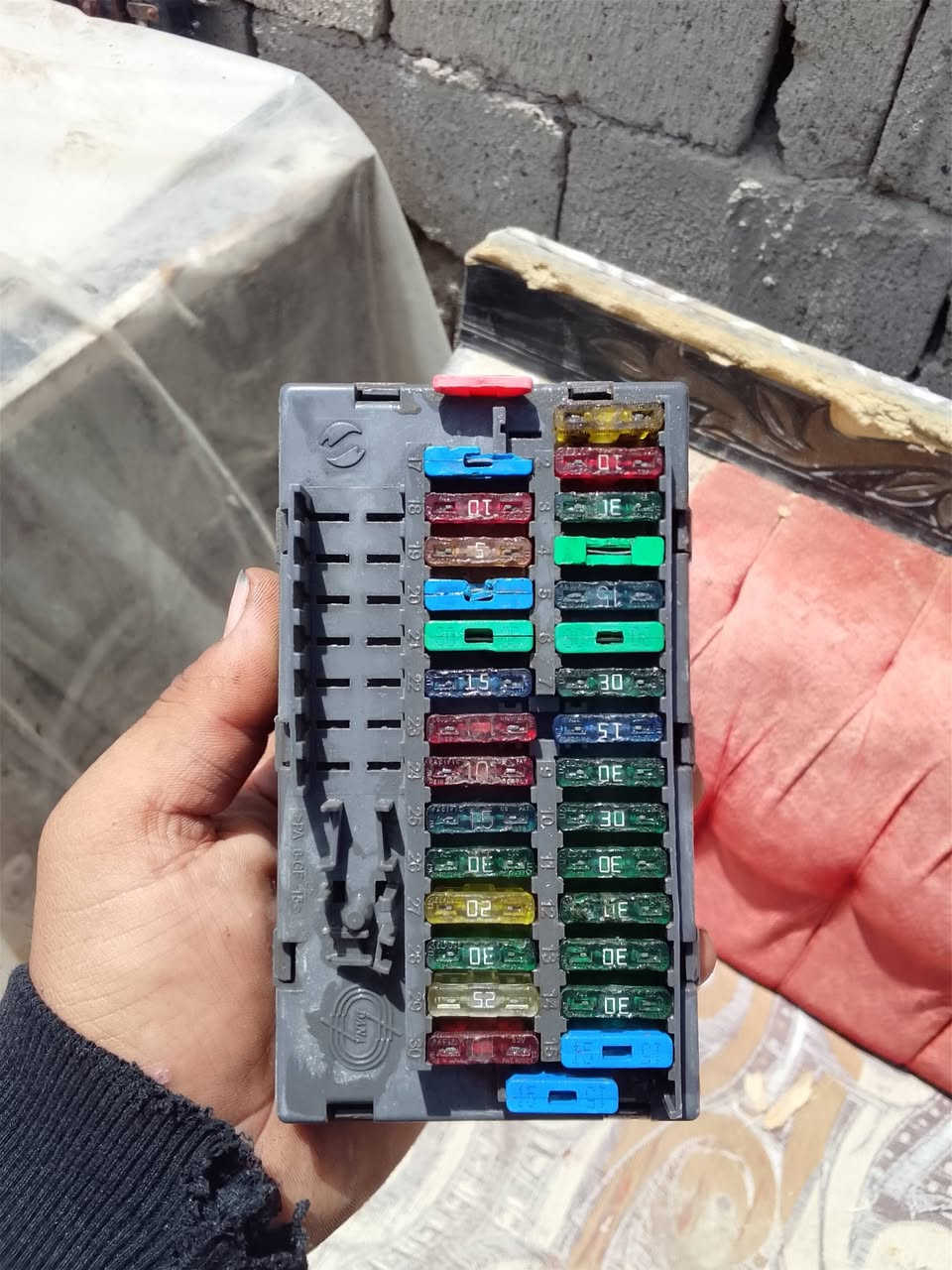 عينه بيجو شرط شغل سعر 15
قاعدة فيوزات كامله 15 بيه مجال عنوان بصره تنومه رقم ***********
