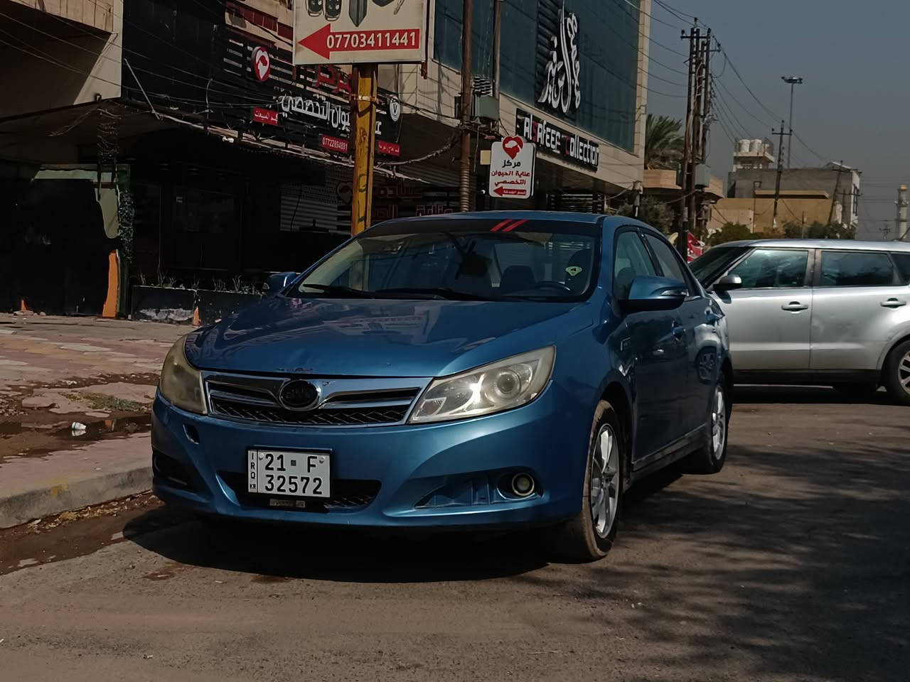 السلام عليكم BYD F5 السياره كفاله عامه لا ضربه ولا صبغ.ارقام انكليزيه مكينه وكير كامري خير من الله صدر أمامي خلفي دواخل السياره جديده مكان السياره بغداد حي الخضراء ممتواجد على الفيس ملاحضه (السياره ترهم مراوس حسب القناعه شعندك نزل) رقم الهاتف (***********)
