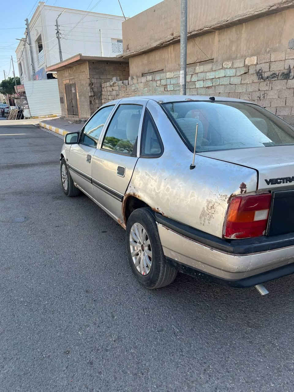 اوبل فكترا موديل 1991 مكينة 2000 كير اوتوماتيك رقم انبار مشروع وطني ، سيارة مكفولة كفالة عامة من صبغ وحادث وتبديل بعدها على وضع الشركة ، مكينة وكير وتخم تاير وصدر كله جديد ، سيارة حلوة ومصروف عليها ومالت بيت وشرط التحويل ، مكان السيارة الرمادي / الملعب ، السعر 32 ورقة وبي مجال ***********
